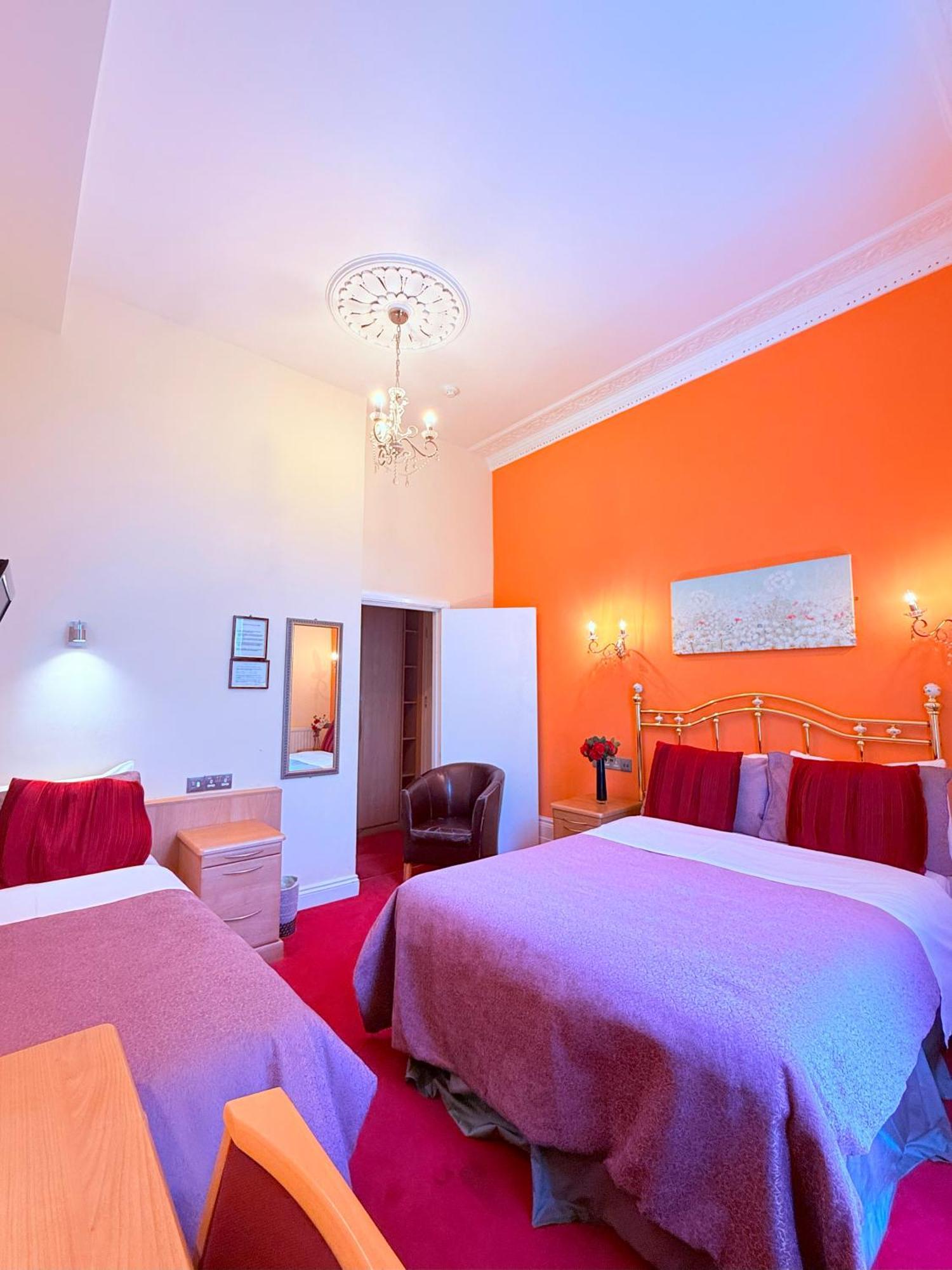 Albro House Hotell 2*