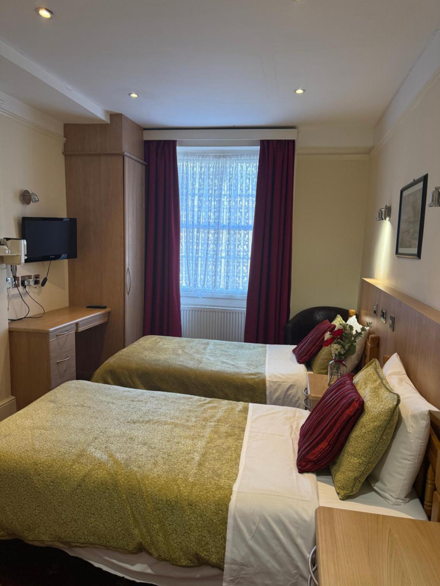 Albro House Hotell 2*