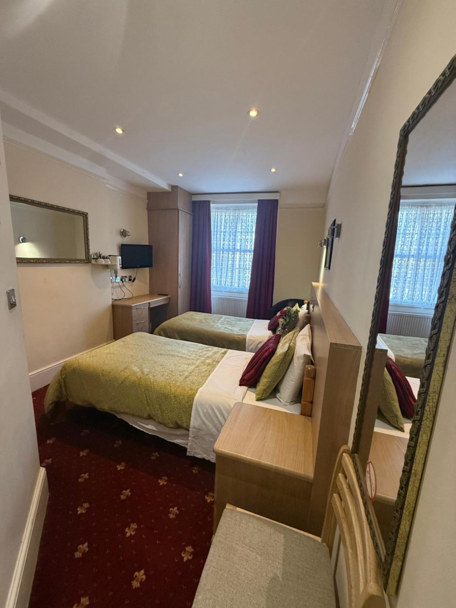 Albro House Hotell 2*
