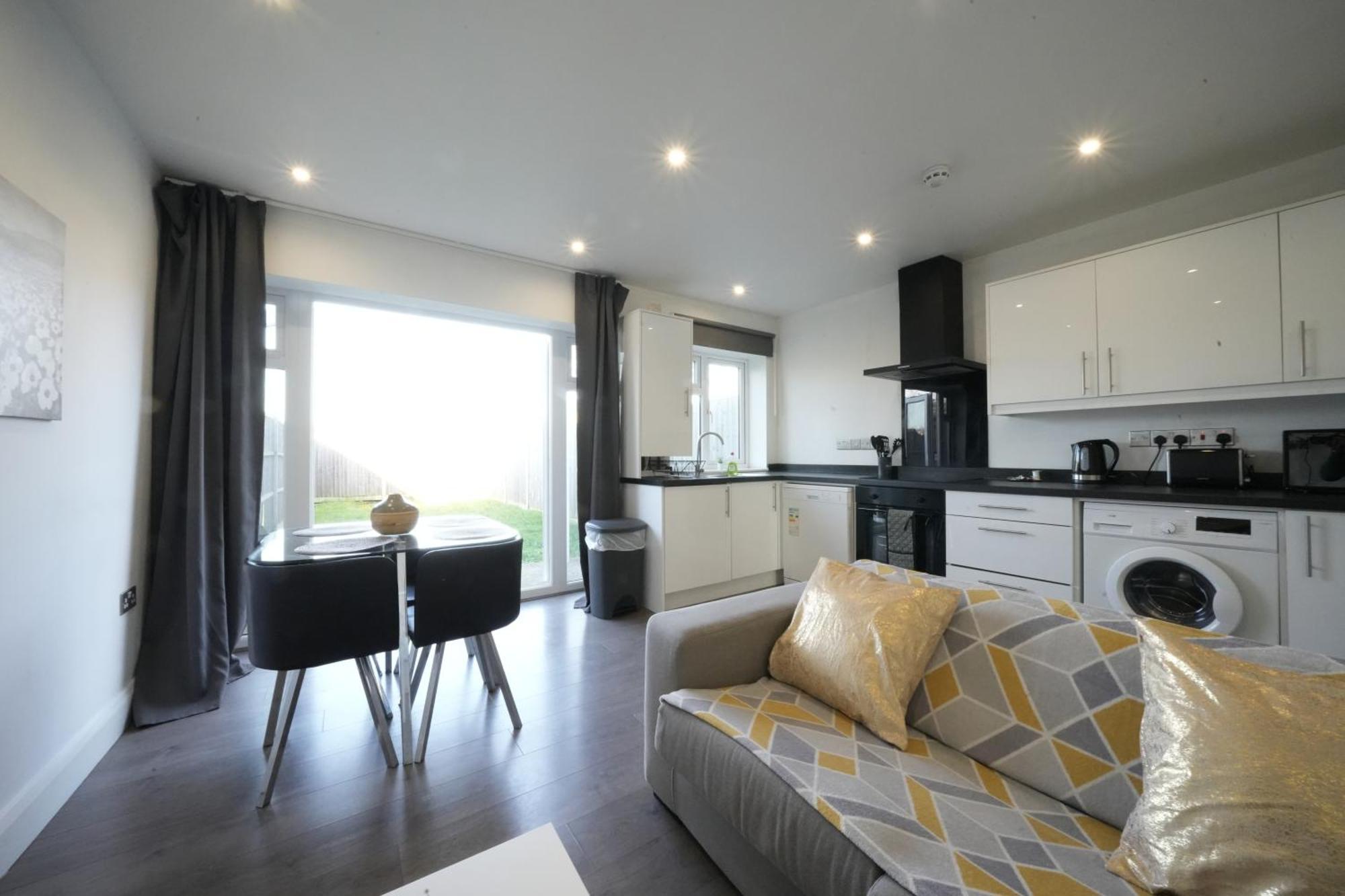 Hatton Heathrow Airport- Free Parking-free Underground To And From Heathrow Airport Hatton Cross Picture-see Fast Hatton Cross To 30min Appartamento *