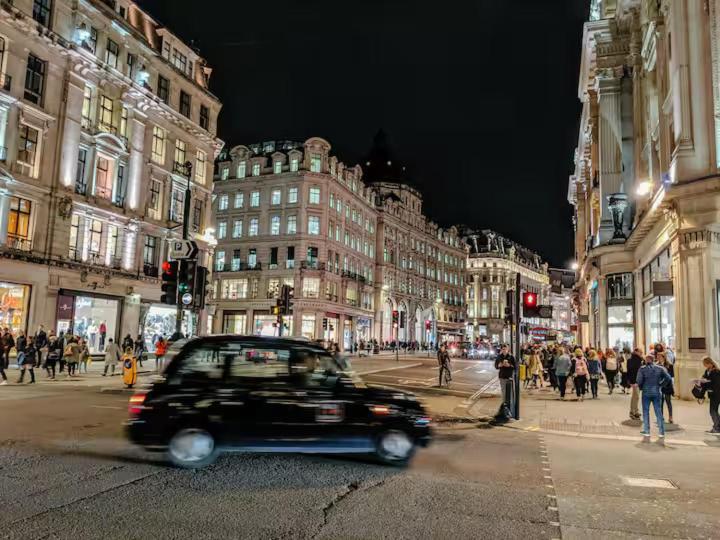Shh! Oxford St Dream-come-true Fam Design Hot Spot * Londra