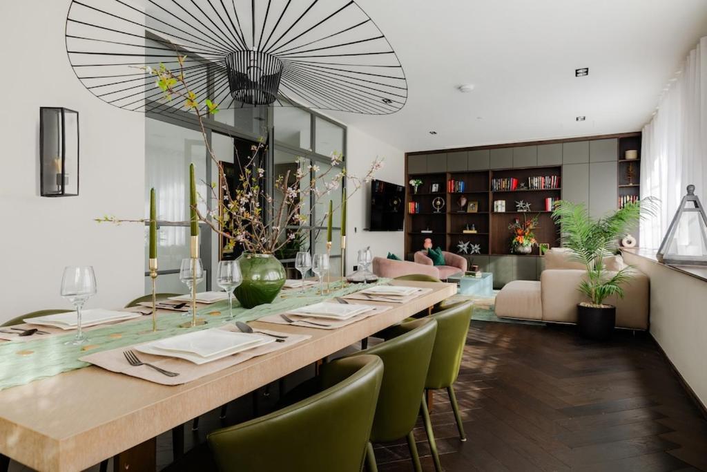 Shh! Oxford St Dream-come-true Fam Design Hot Spot Londra