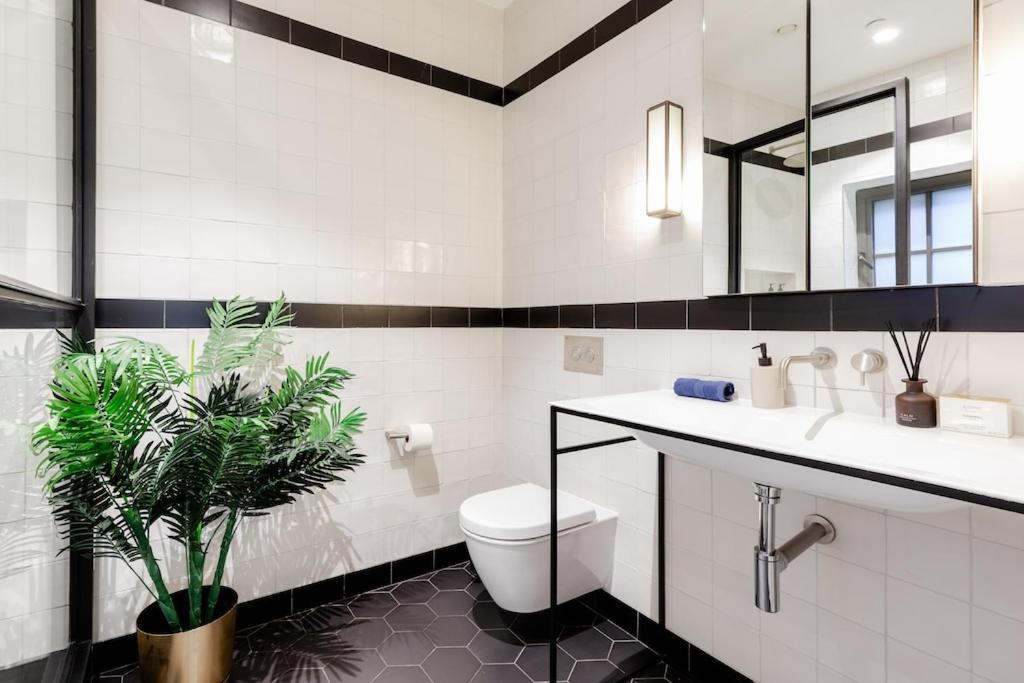 Shh! Oxford St Dream-come-true Fam Design Hot Spot * Londra
