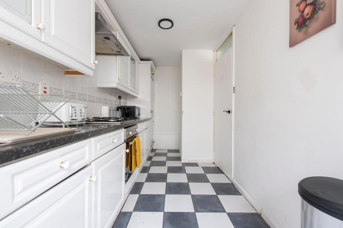 Lovely 2-bed 20 Mins To Lejlighed *
