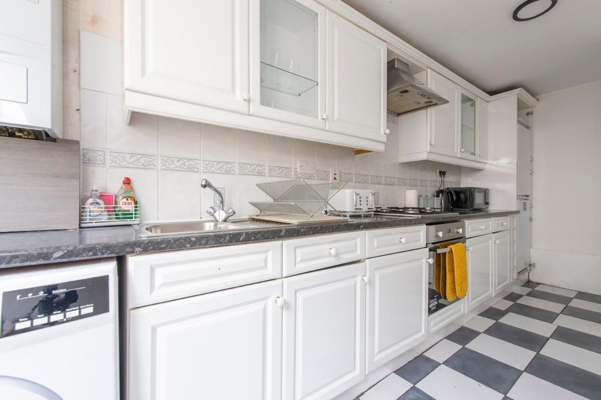 Lovely 2-bed 20 Mins To Lejlighed *
