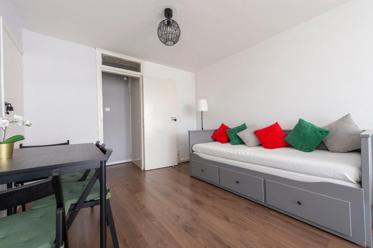 Lovely 2-bed 20 Mins To Lejlighed