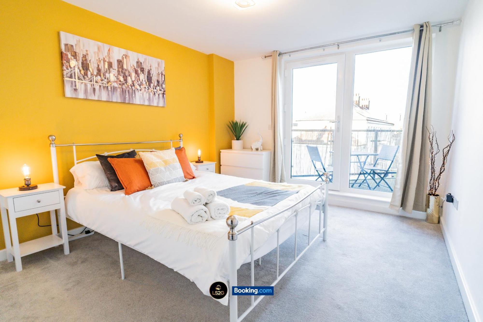 Apartment Spacious 2 Bedroom By Ls2g Short Lets & Serviced Greater With Free Wifi *