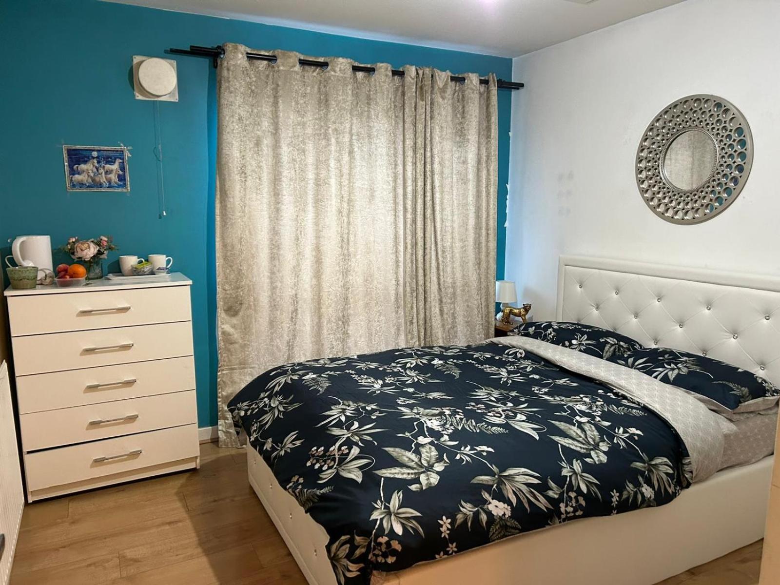 Beautiful 1 Bedroom Ground Floor With Shared Bathroom Appartement *