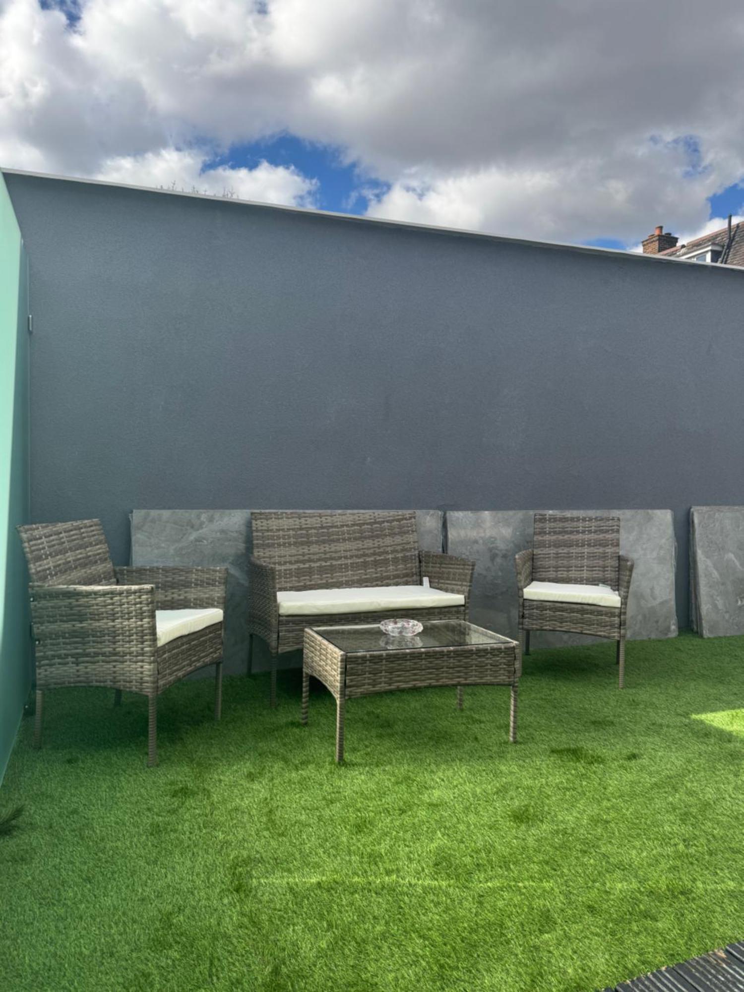 Appartement Newly Built Modern House With Free Parking Londen