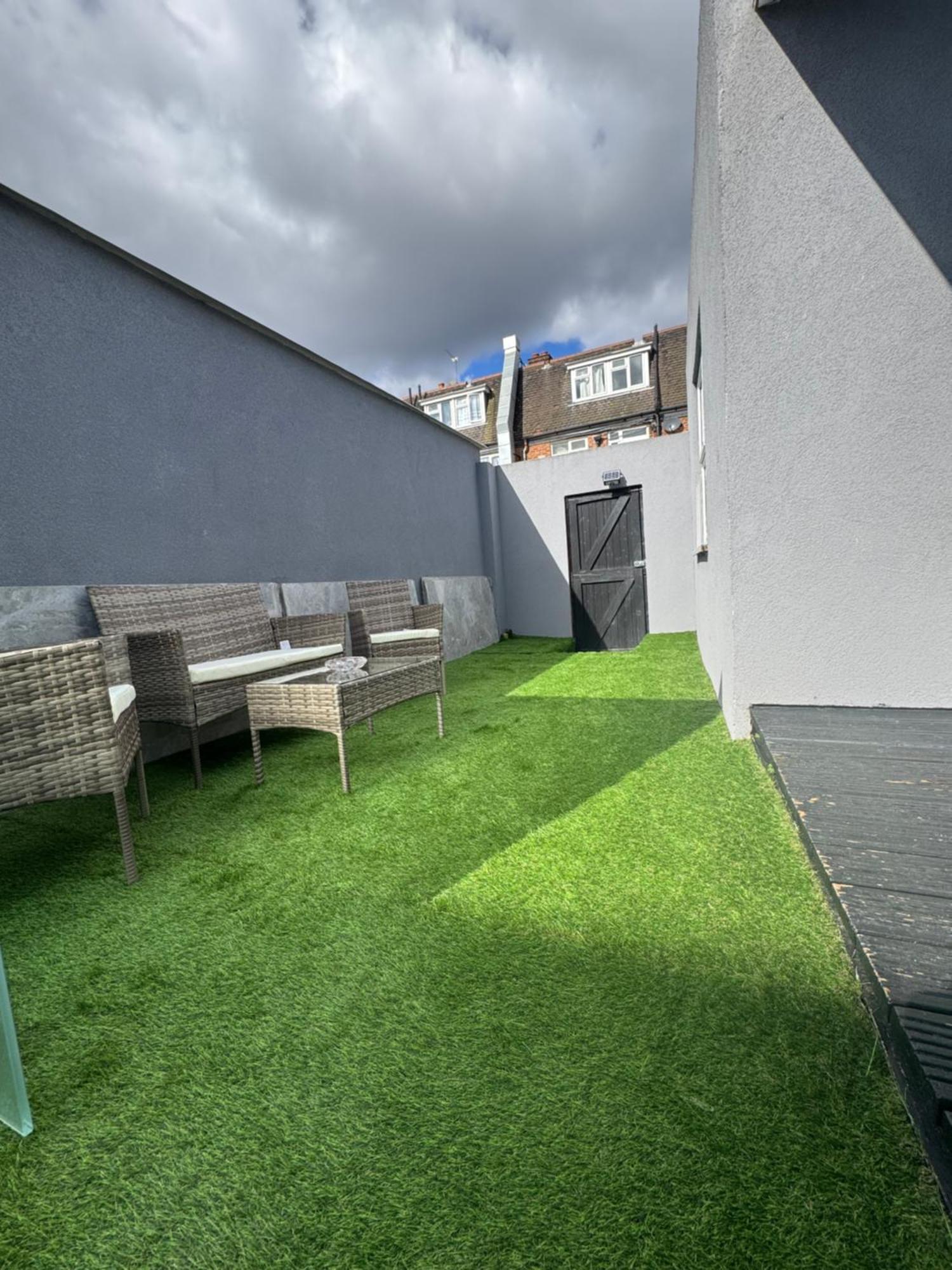 Newly Built Modern House With Free Parking Appartement