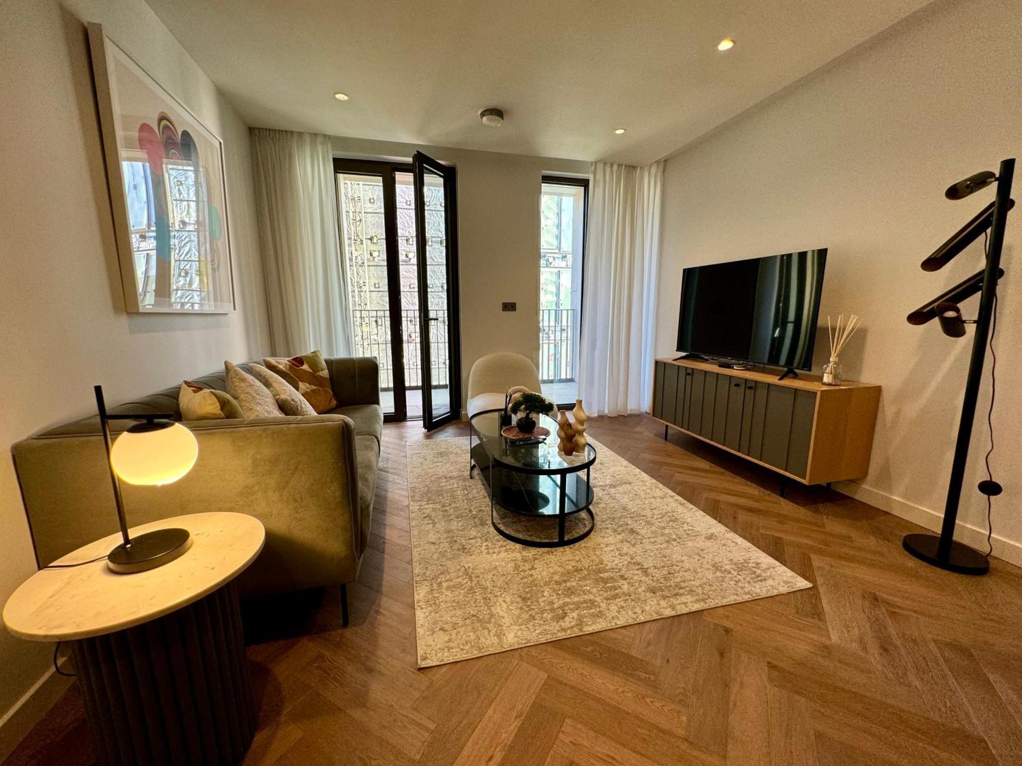 Paddington Luxury 2br 2ba Balcony London