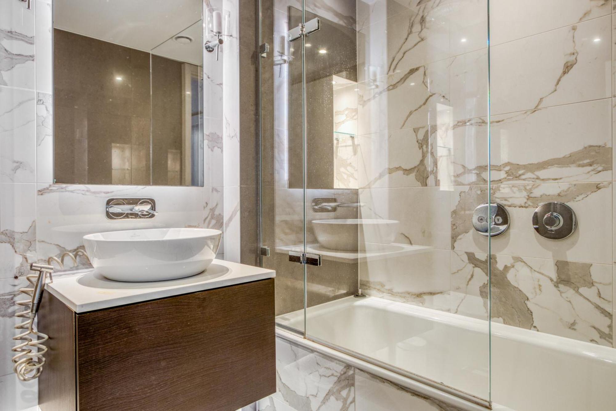Hyde Park Luxury 2br 2ba Balcony * London