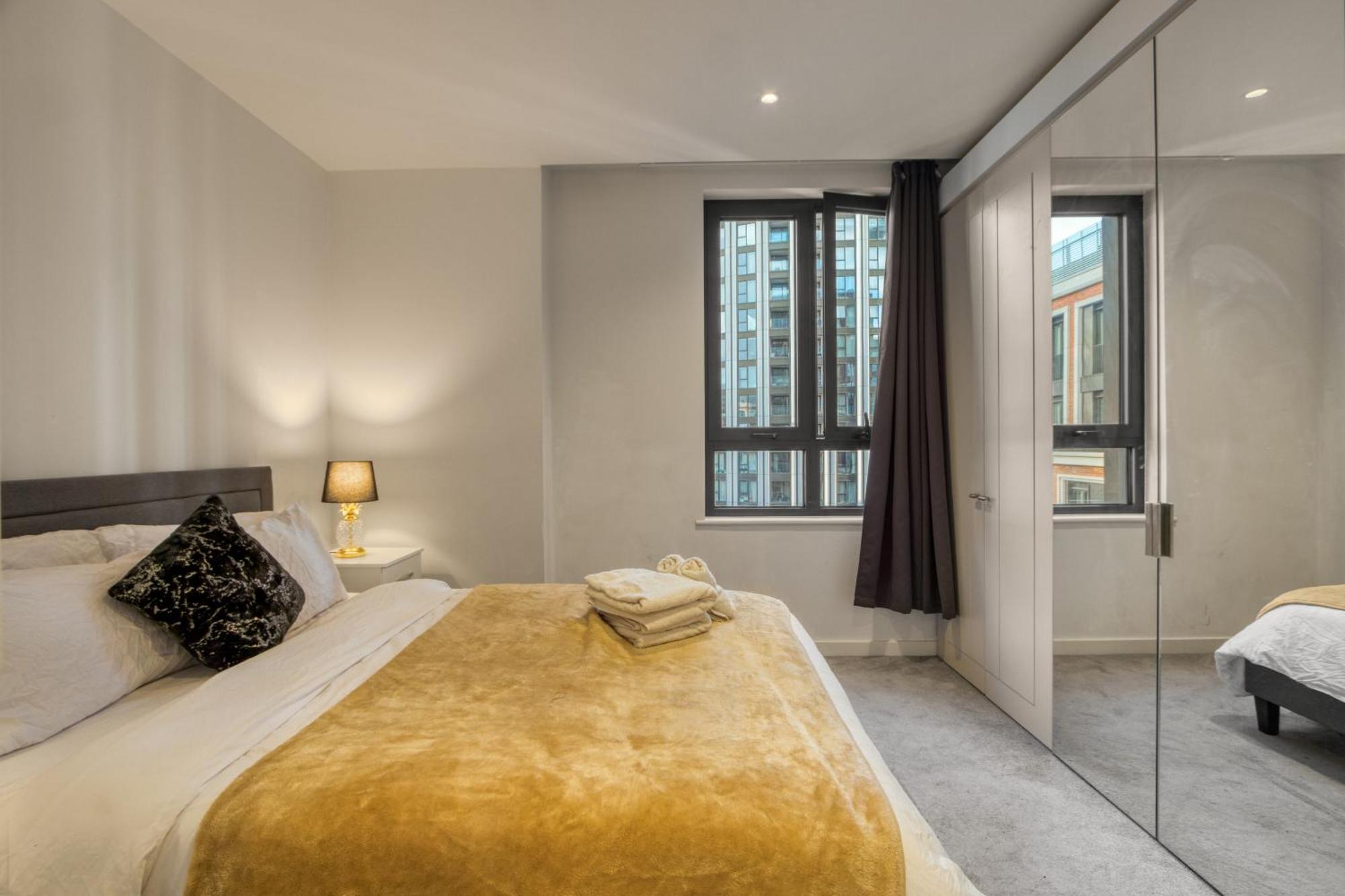 Hyde Park Luxury 2br 2ba Balcony Apartment London