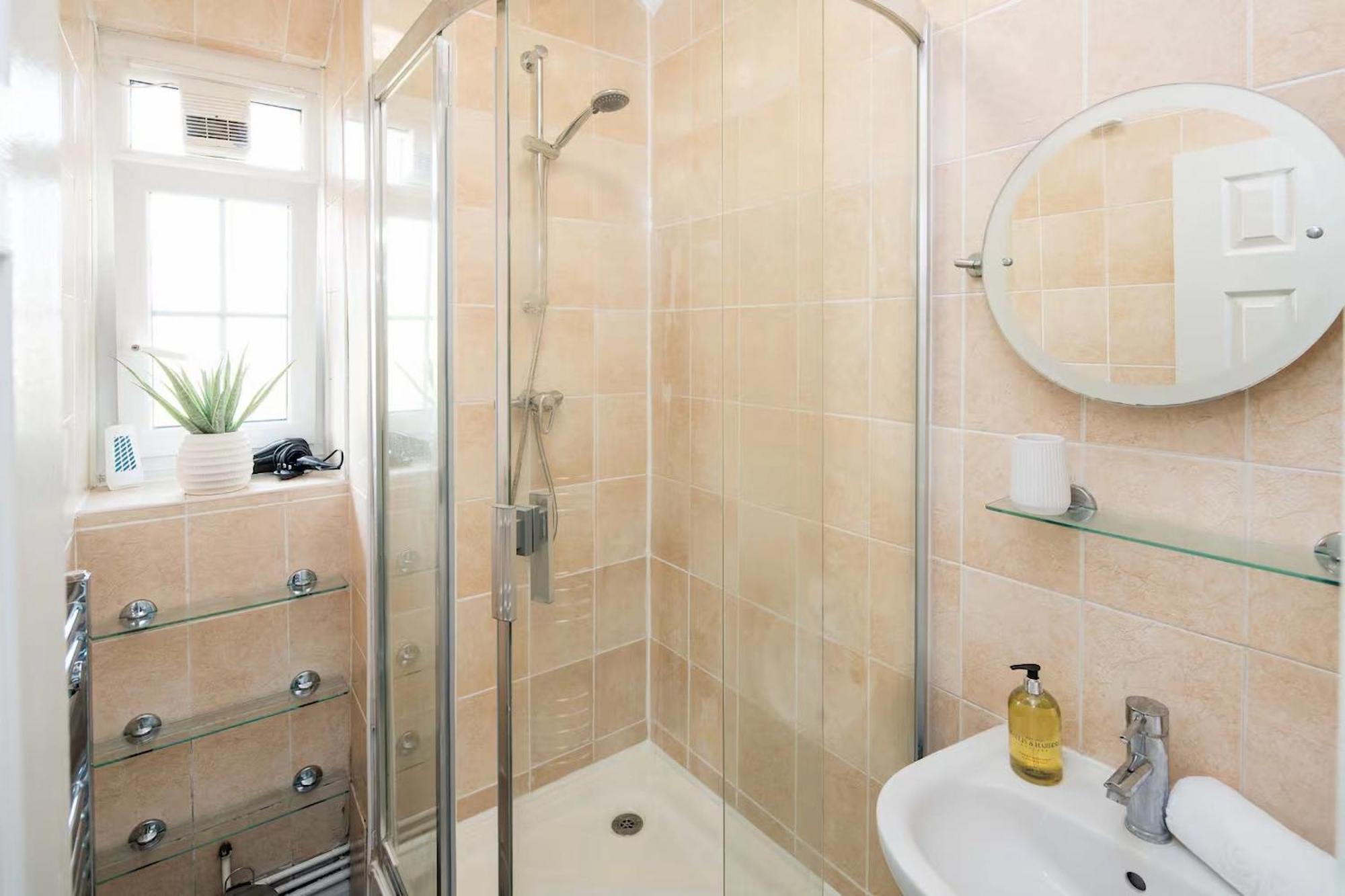 Sunny 2b-1b Flat Nr Borough Market, * London