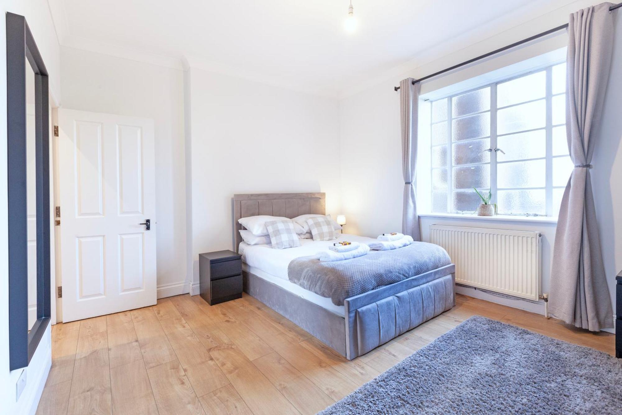 Luxury 2 Bedroom Flat In Royal Crescent *