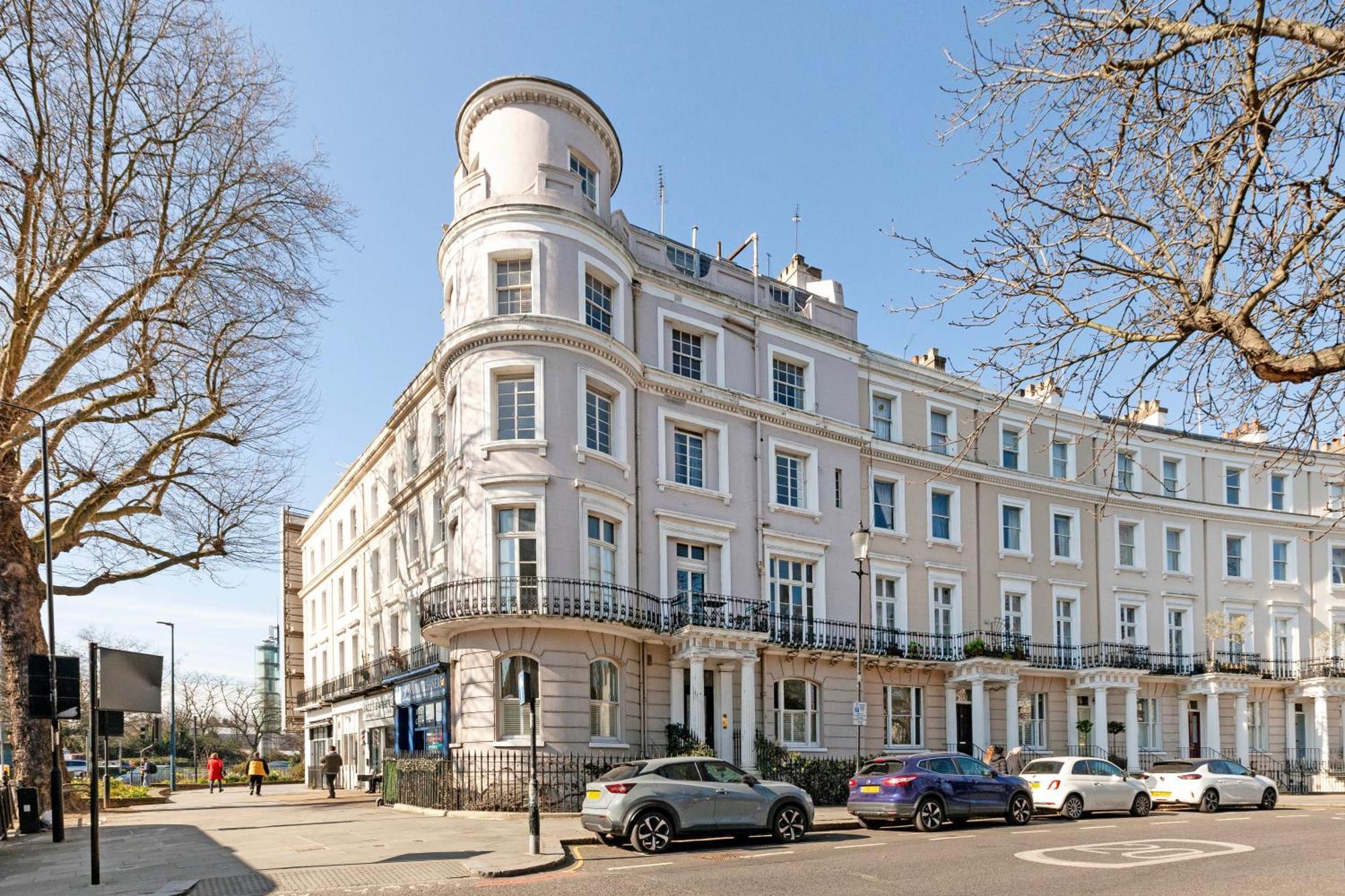 Luxury 2 Bedroom Flat In Royal Crescent London