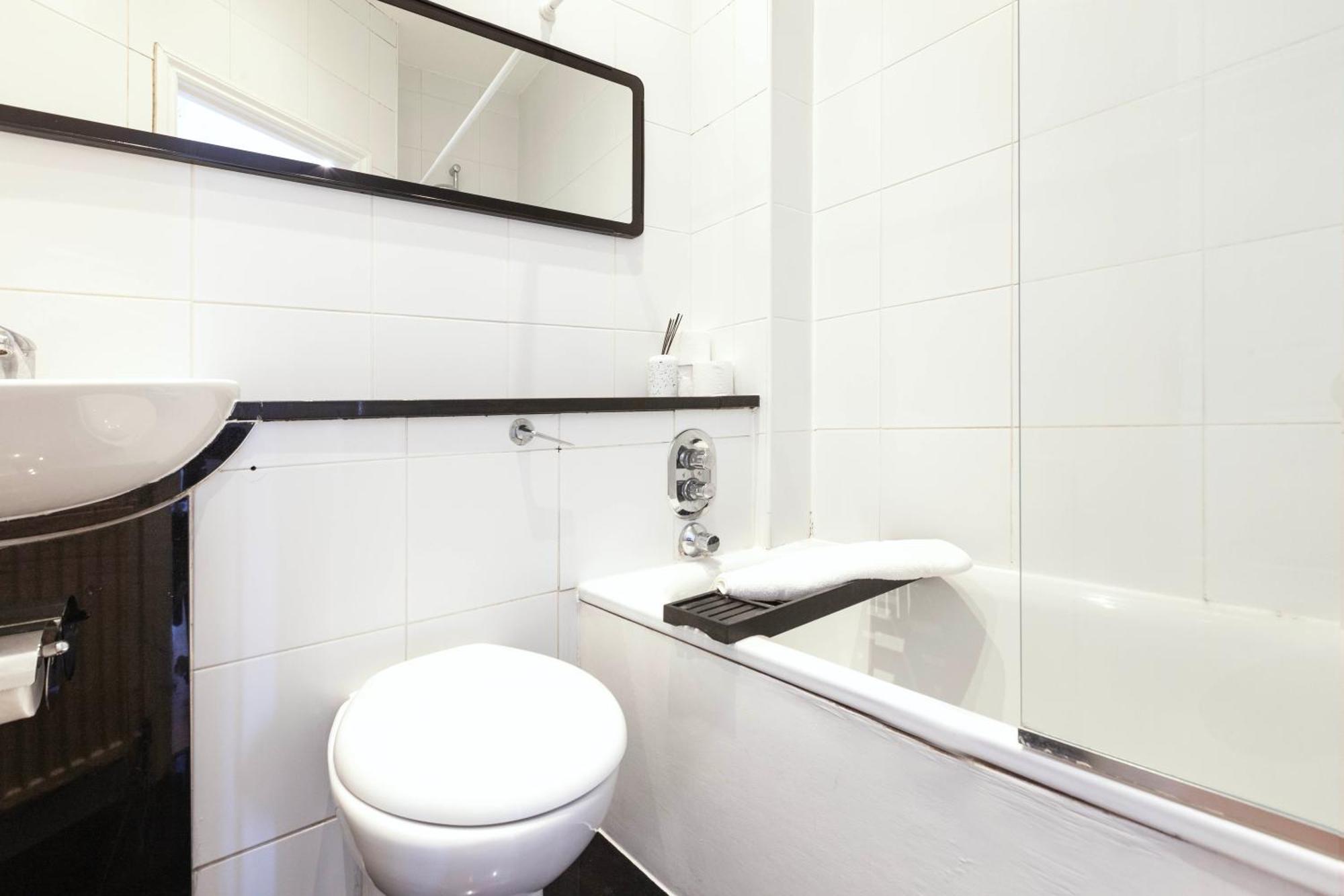 Luxury 2 Bedroom Flat In Royal Crescent Lägenhet