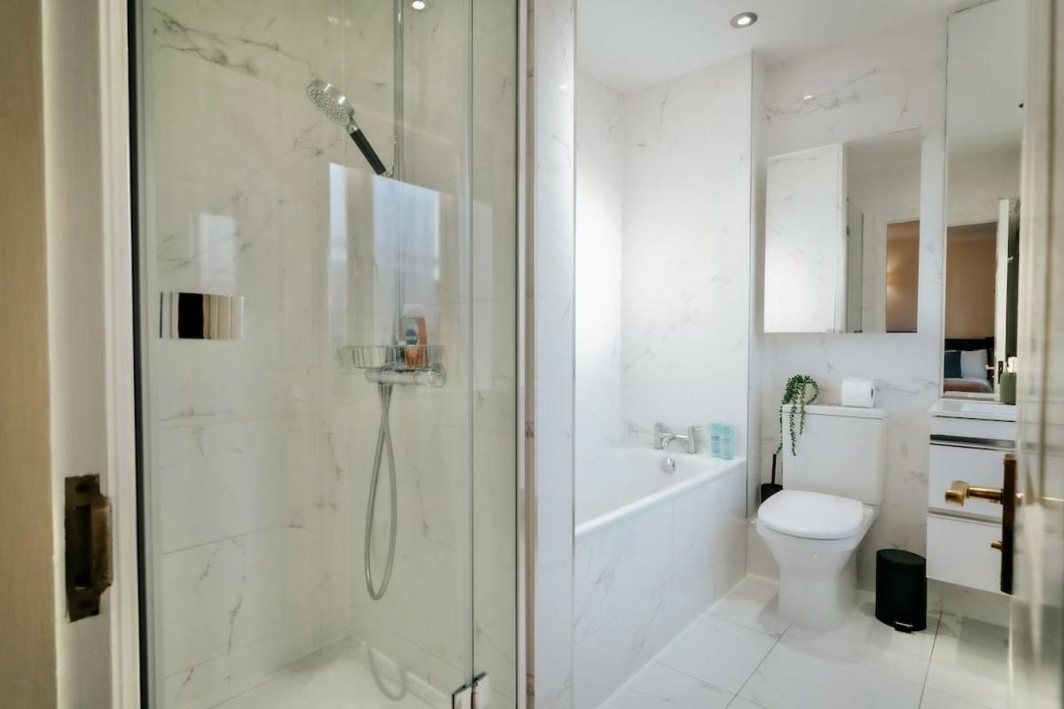 Modern 2-bedroom Next To Chelsea Stadium Apartment *