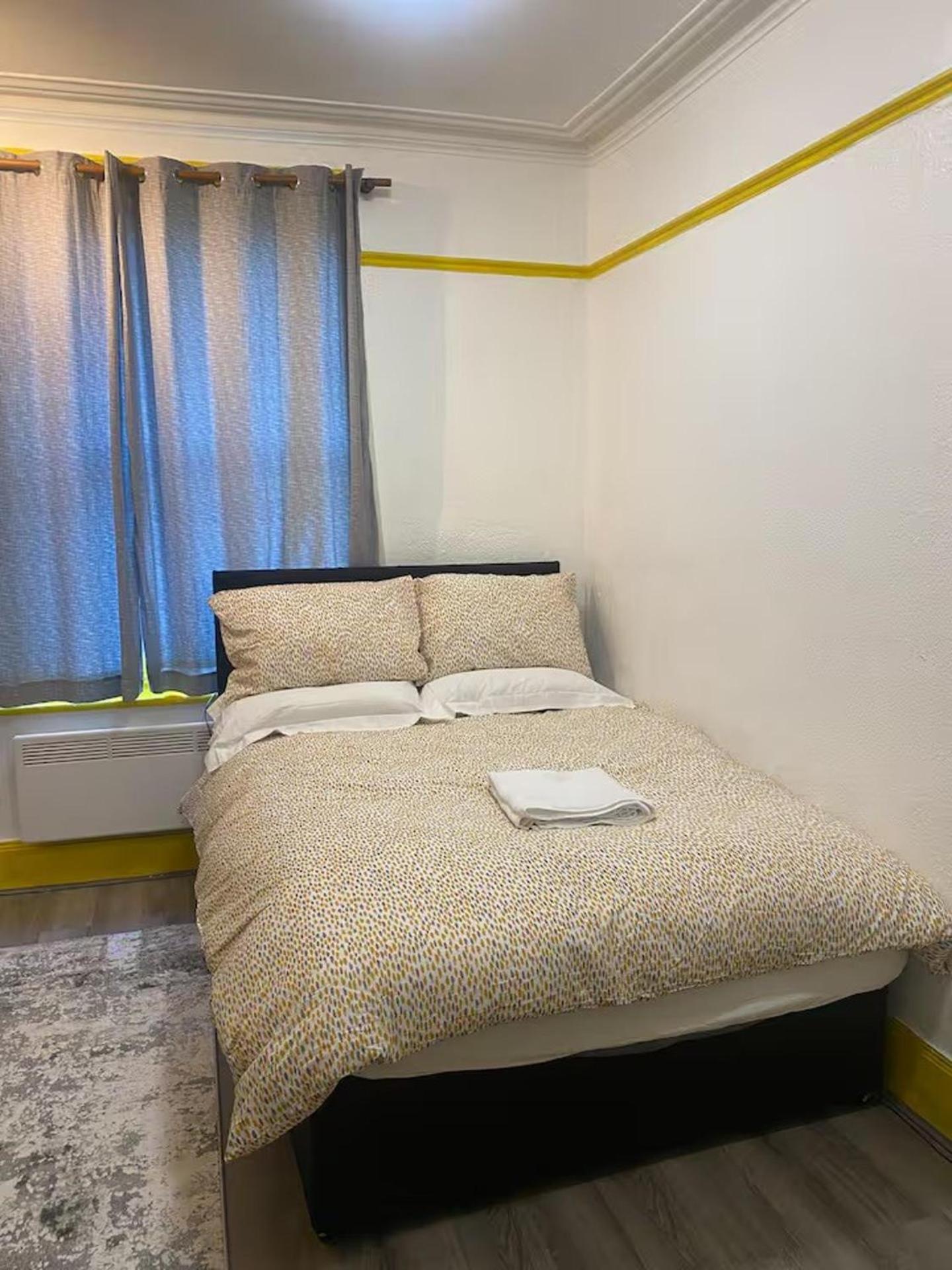 2 Guests - 20 Minutes To London