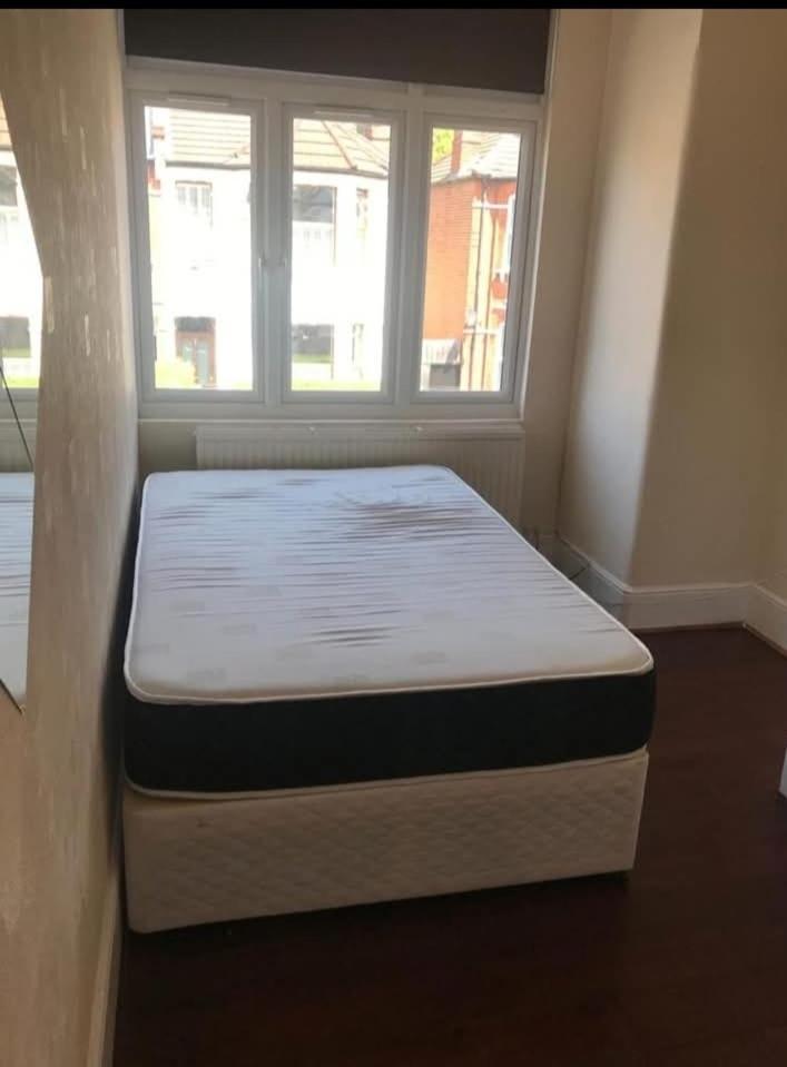 Guest house 72b Olive Road Nw2 6uj London