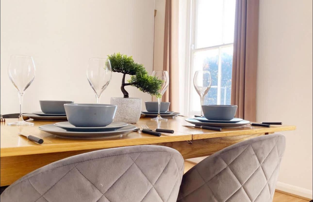 Luxury Two Bed Chelsea Retreat Apartment *