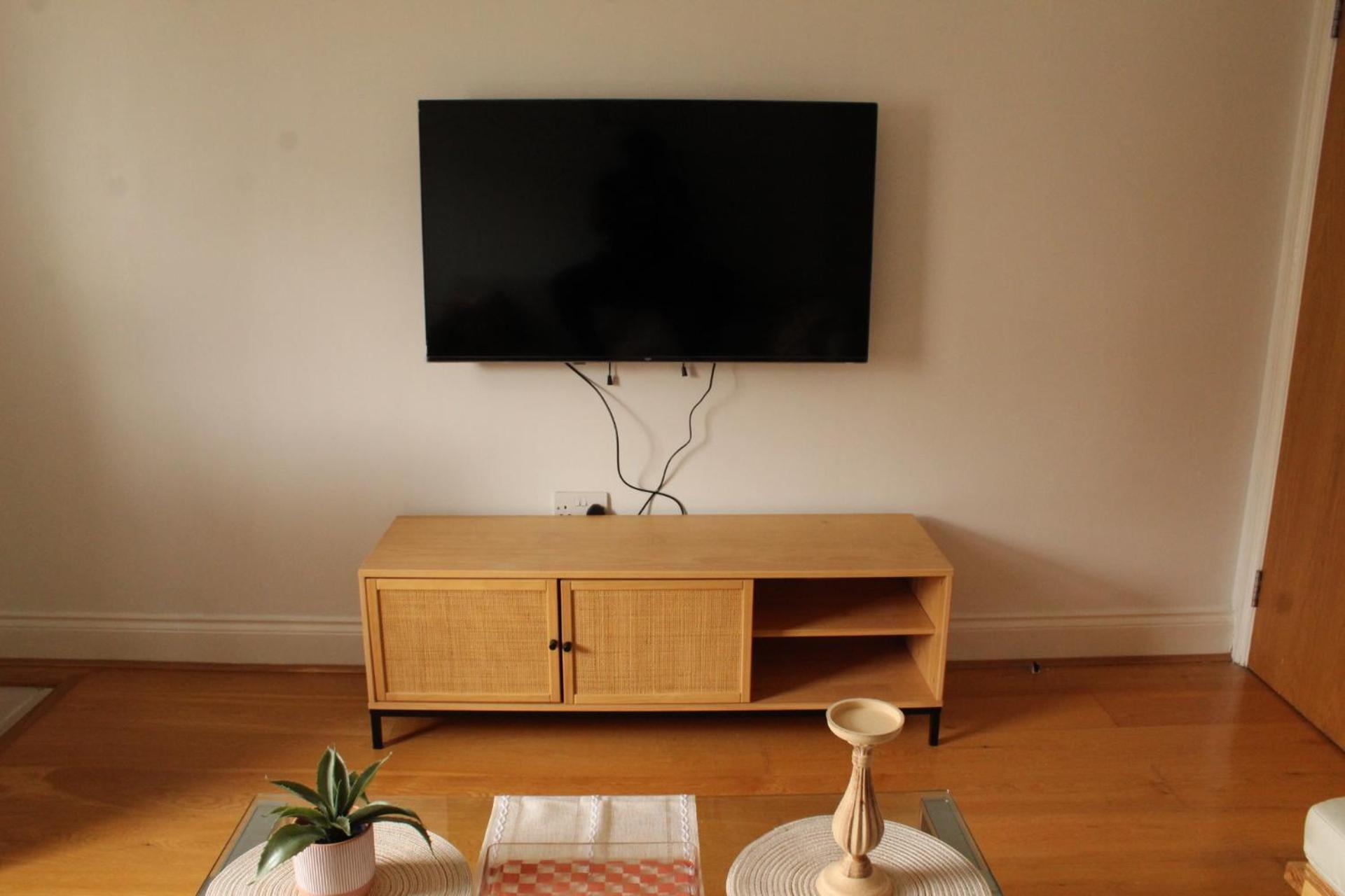 Apartment With Pool Table London