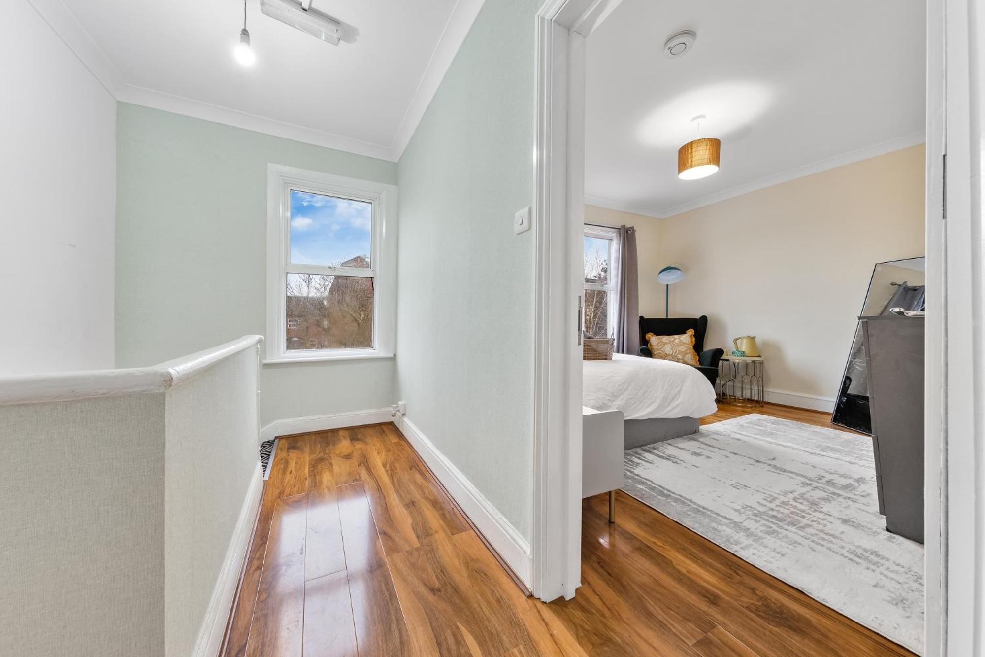Classy Shared With Private Bedroom Near Tube - Bedroom3 Londres