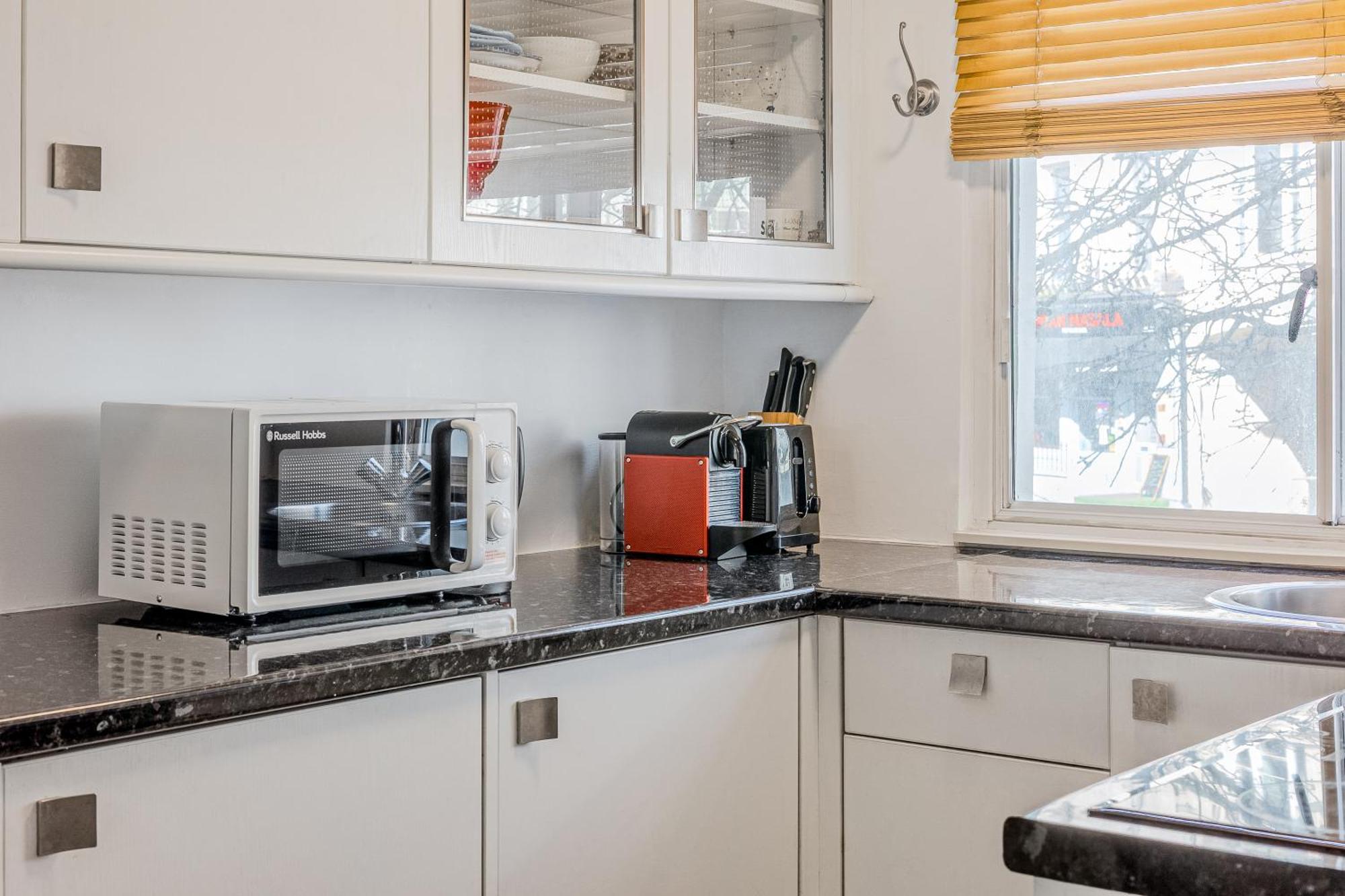Incredibly Comfortable Near Hyde Park Lejlighed London