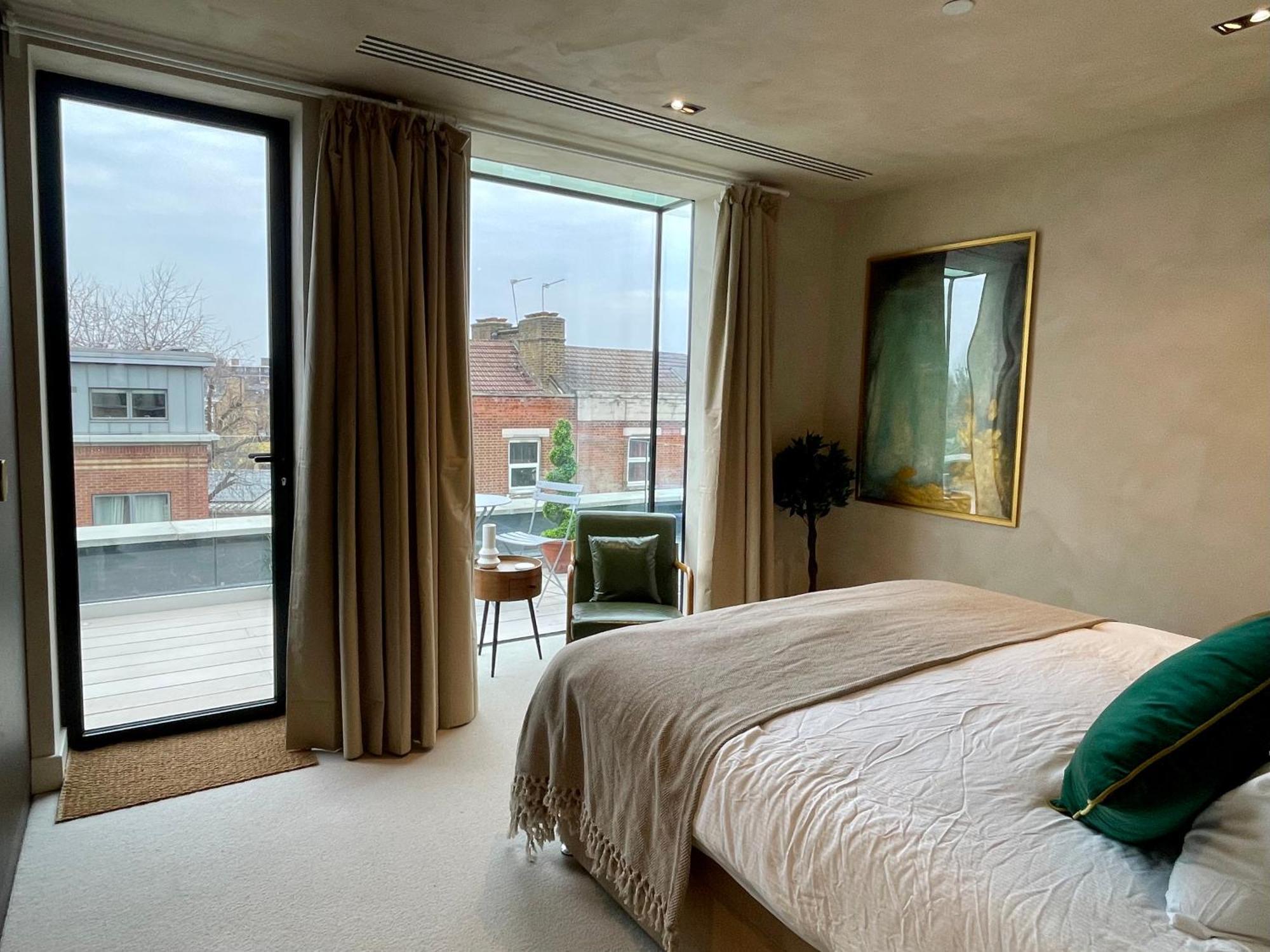 Penthouse In Fulham West Kensington 3 Bedrooms *