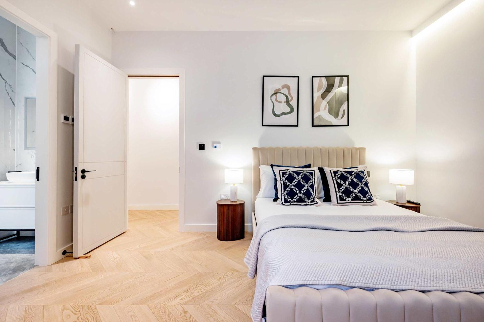 The Heart Of Fitzrovia Beautiful 2 Bed 3 Bath London
