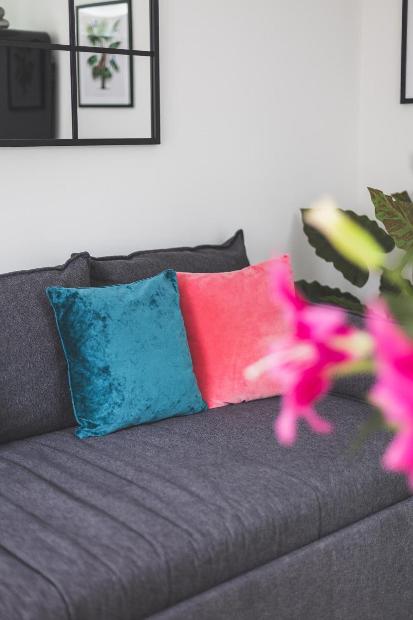New! Modern 1-br House With Patio & Hottub , Chiswick Lejlighed