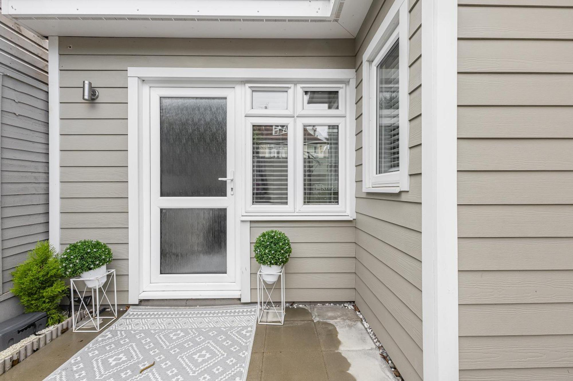 New! Modern 1-br House With Patio & Hottub , Chiswick Lejlighed *