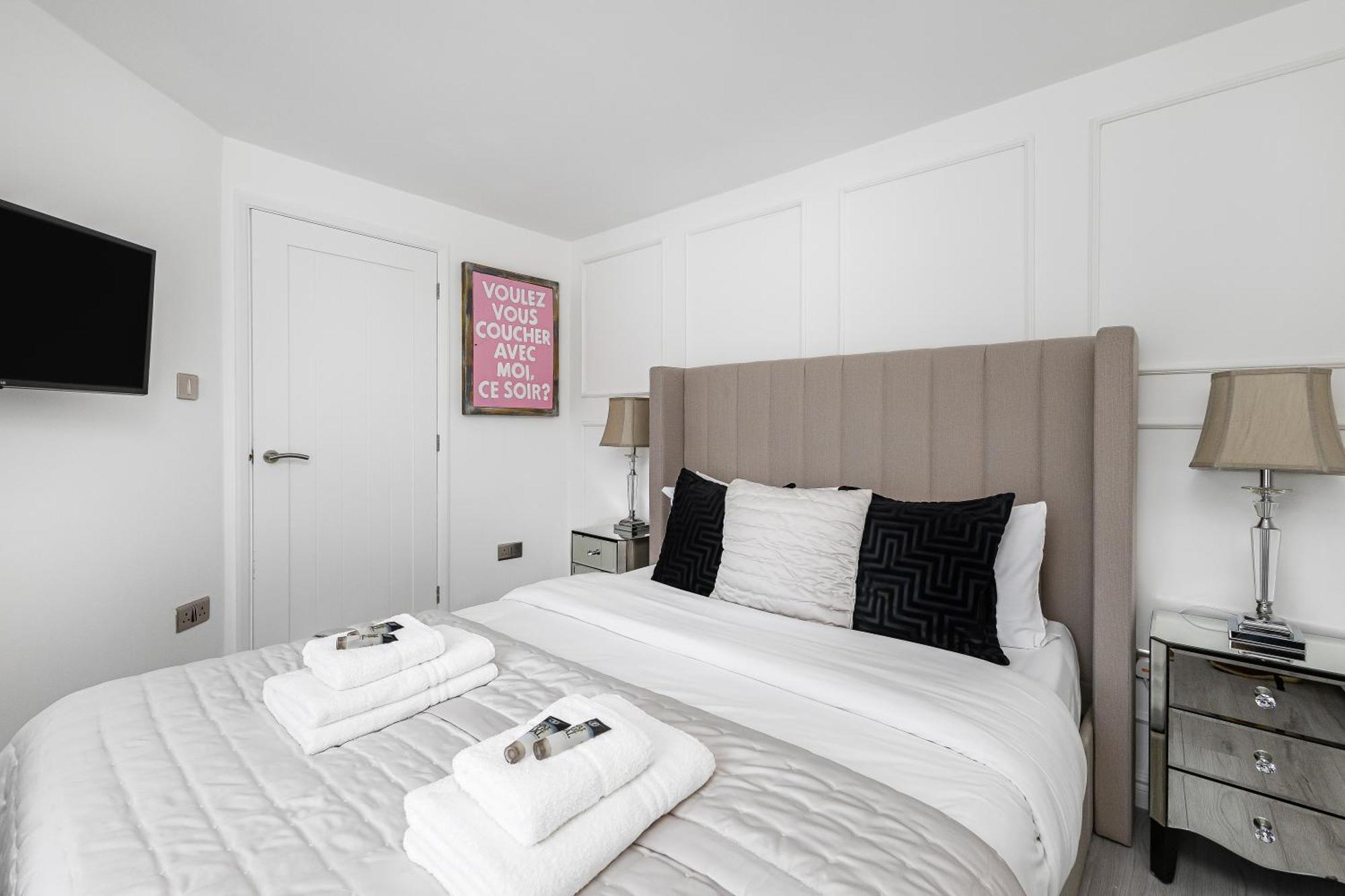 New! Modern 1-br House With Patio & Hottub , Chiswick Lejlighed *