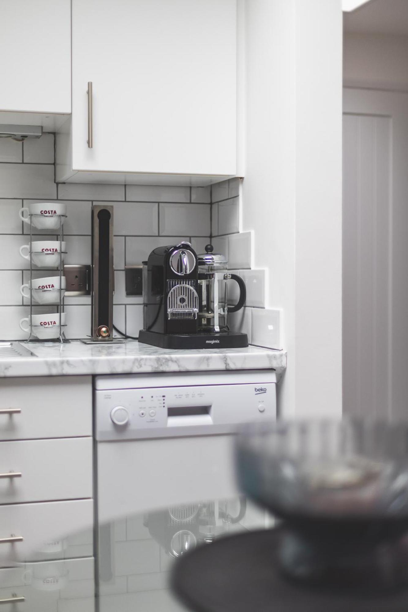 New! Modern 1-br House With Patio & Hottub , Chiswick Lejlighed London