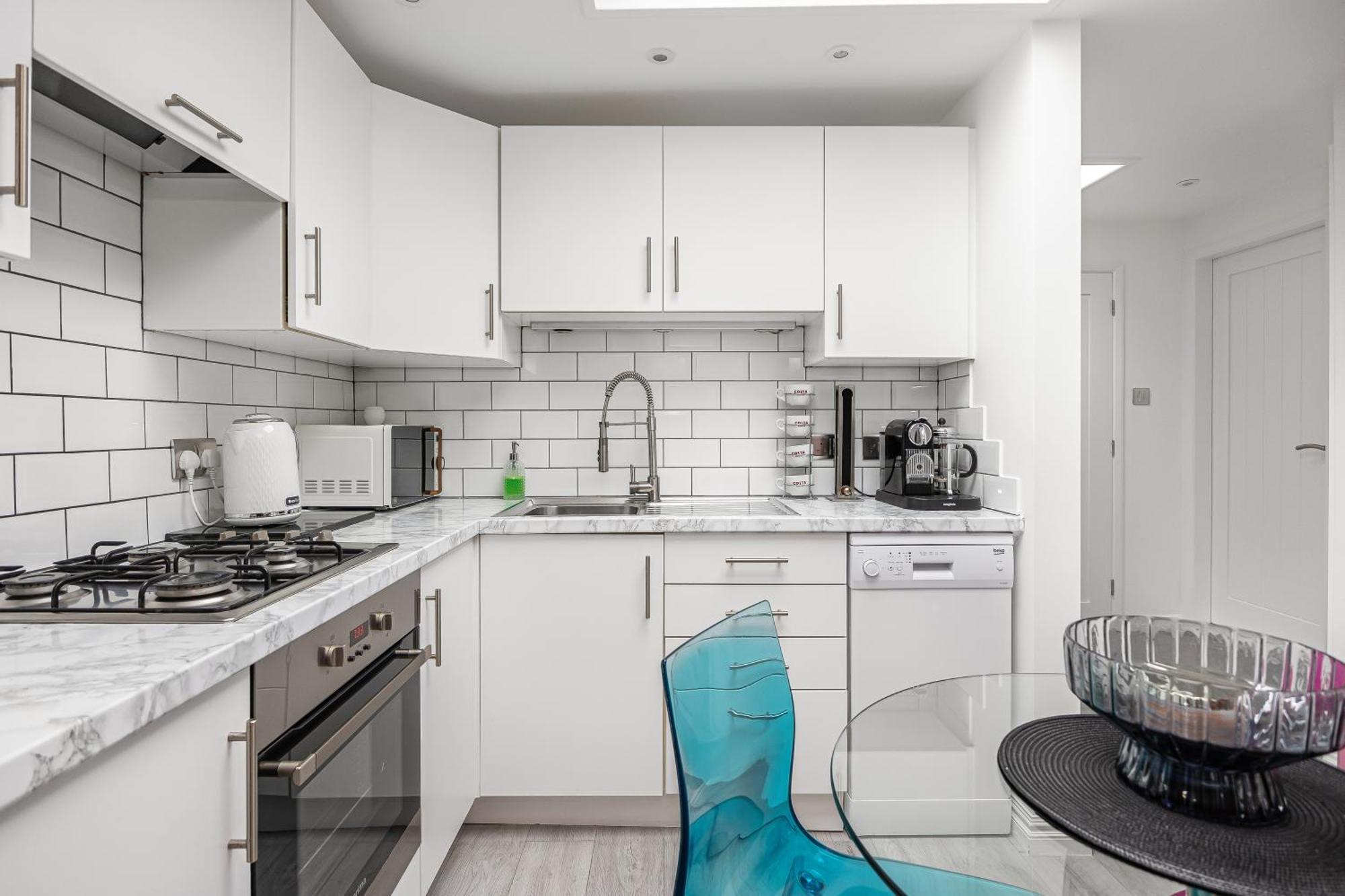 Lejlighed New! Modern 1-br House With Patio & Hottub , Chiswick *