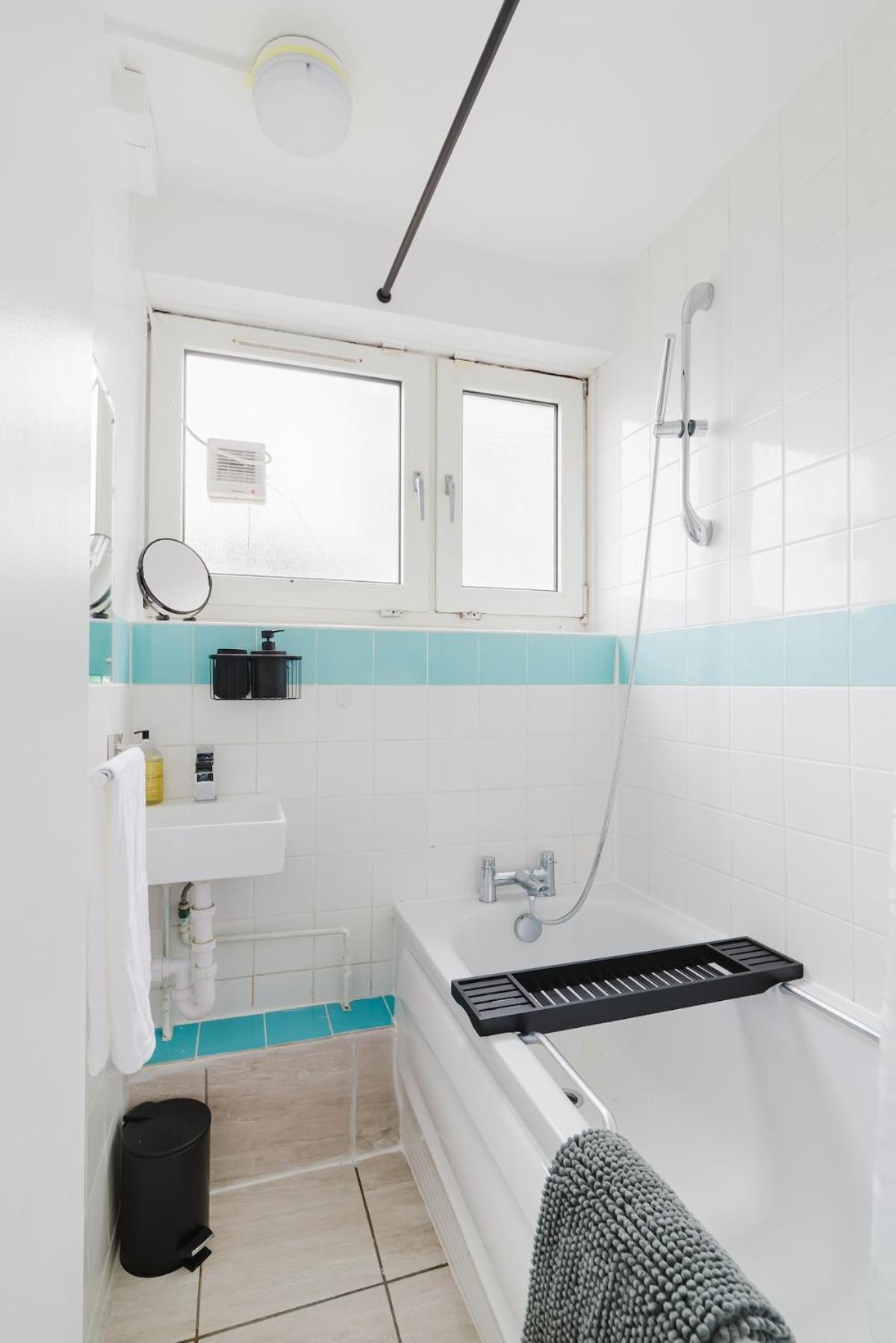 Apartment Spacious 3-bed Near Shoreditch With Parking London