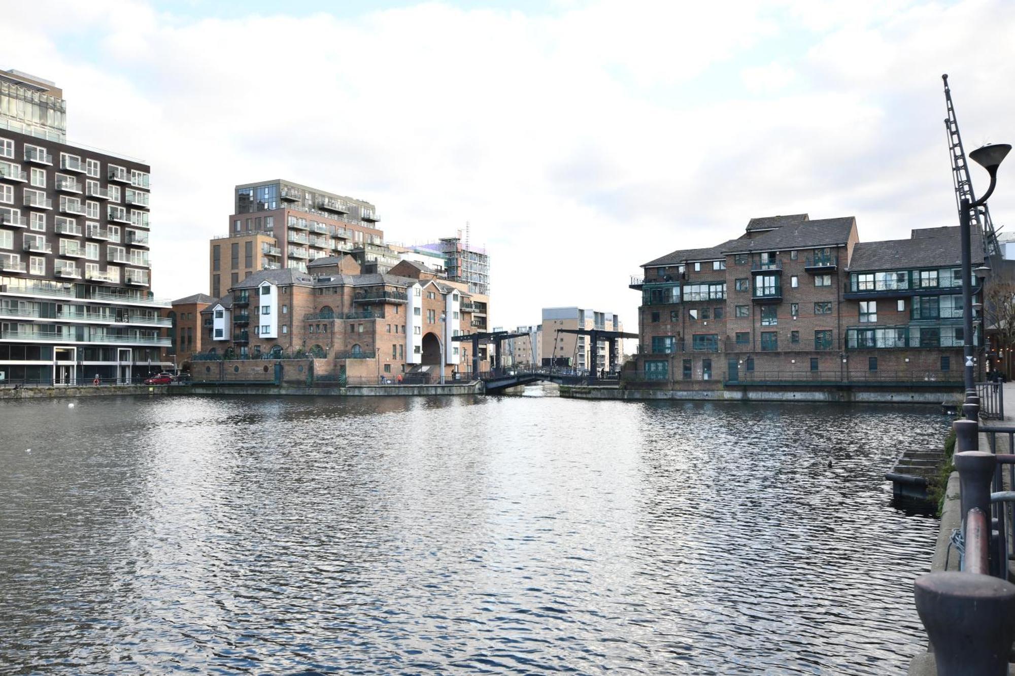 Comfortable 2 Bedroom Flat With Great View Near Canary Wharf Apartment