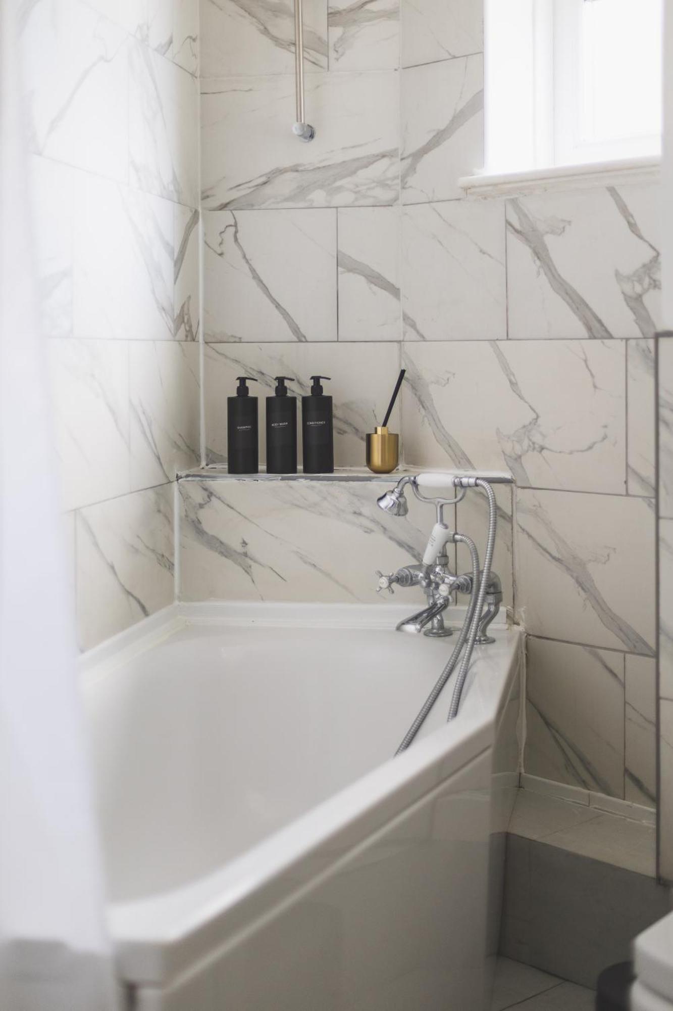 Apartment One Ges By Artsy London