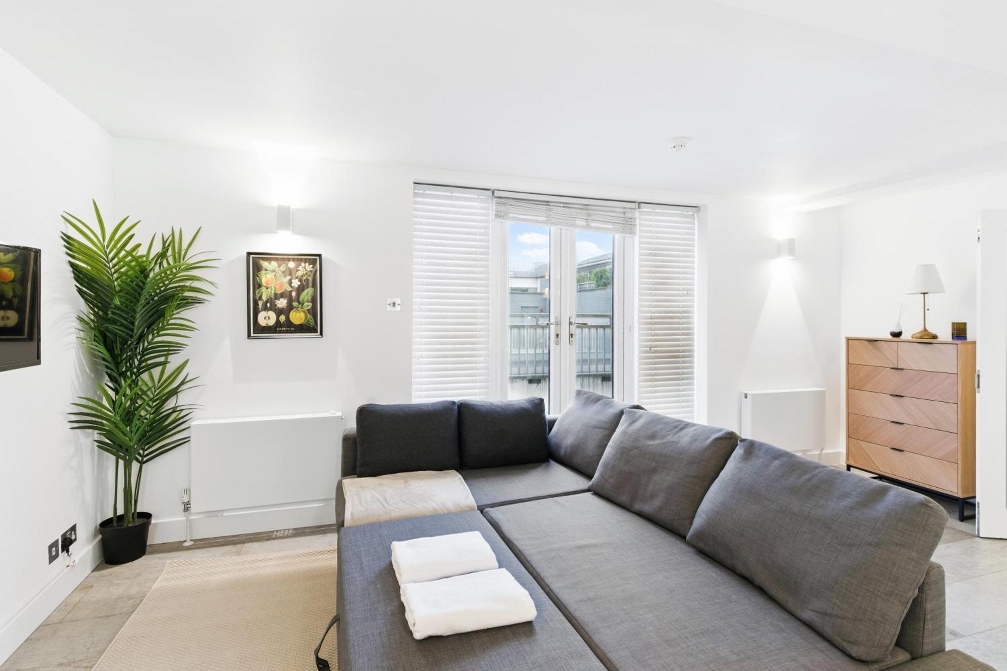 Modern Clerkenwell Loft Spacious Private Terrace Apartment