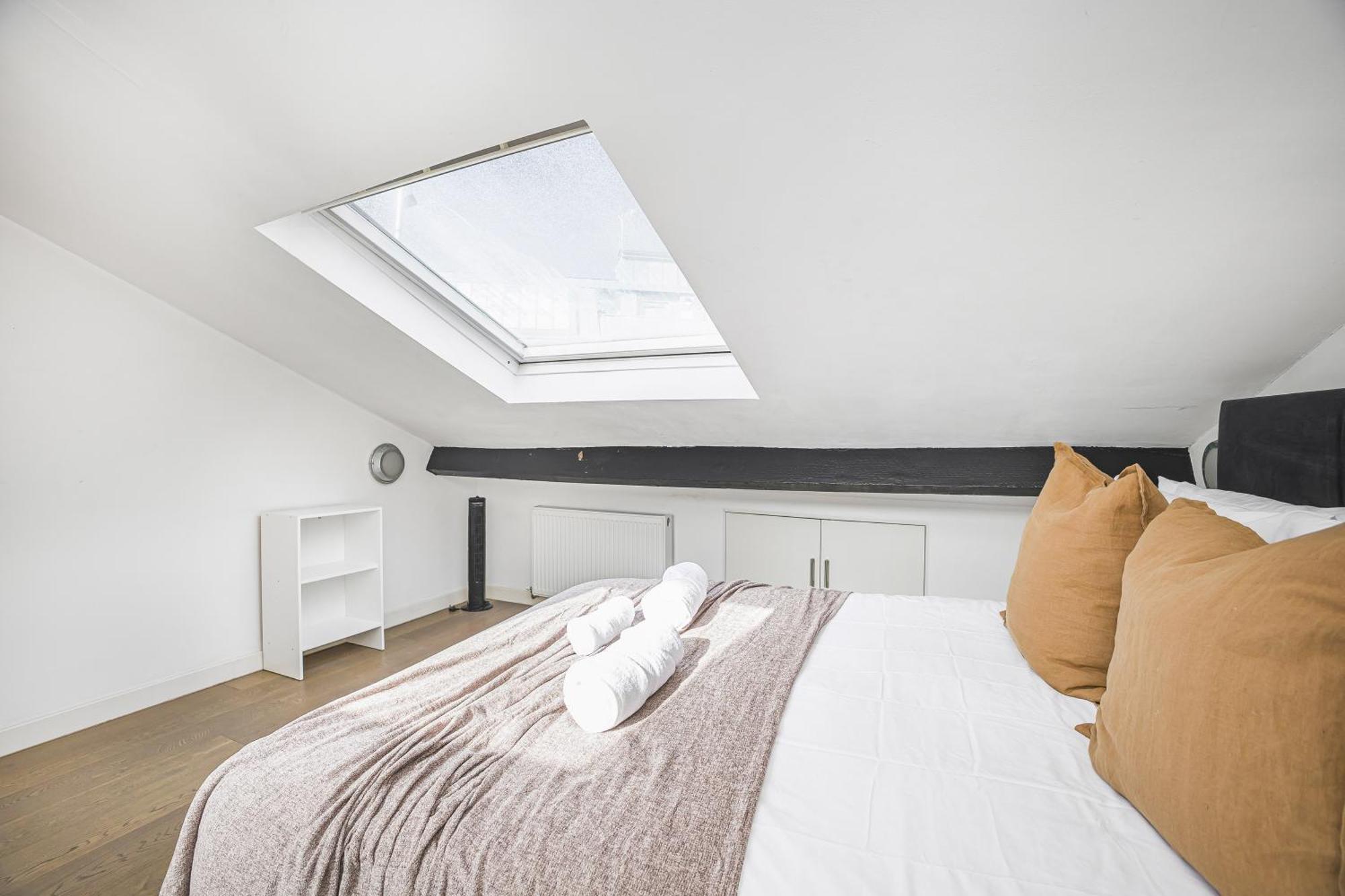 Apartment Great Eastern 3 By Artsy