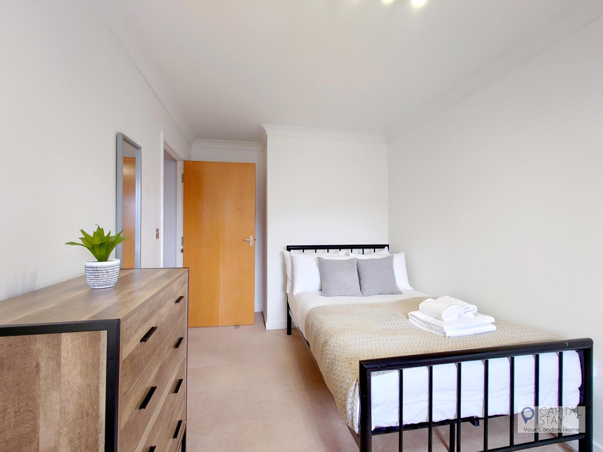 Apartment Fully Serviced Two Bed In Poplar London