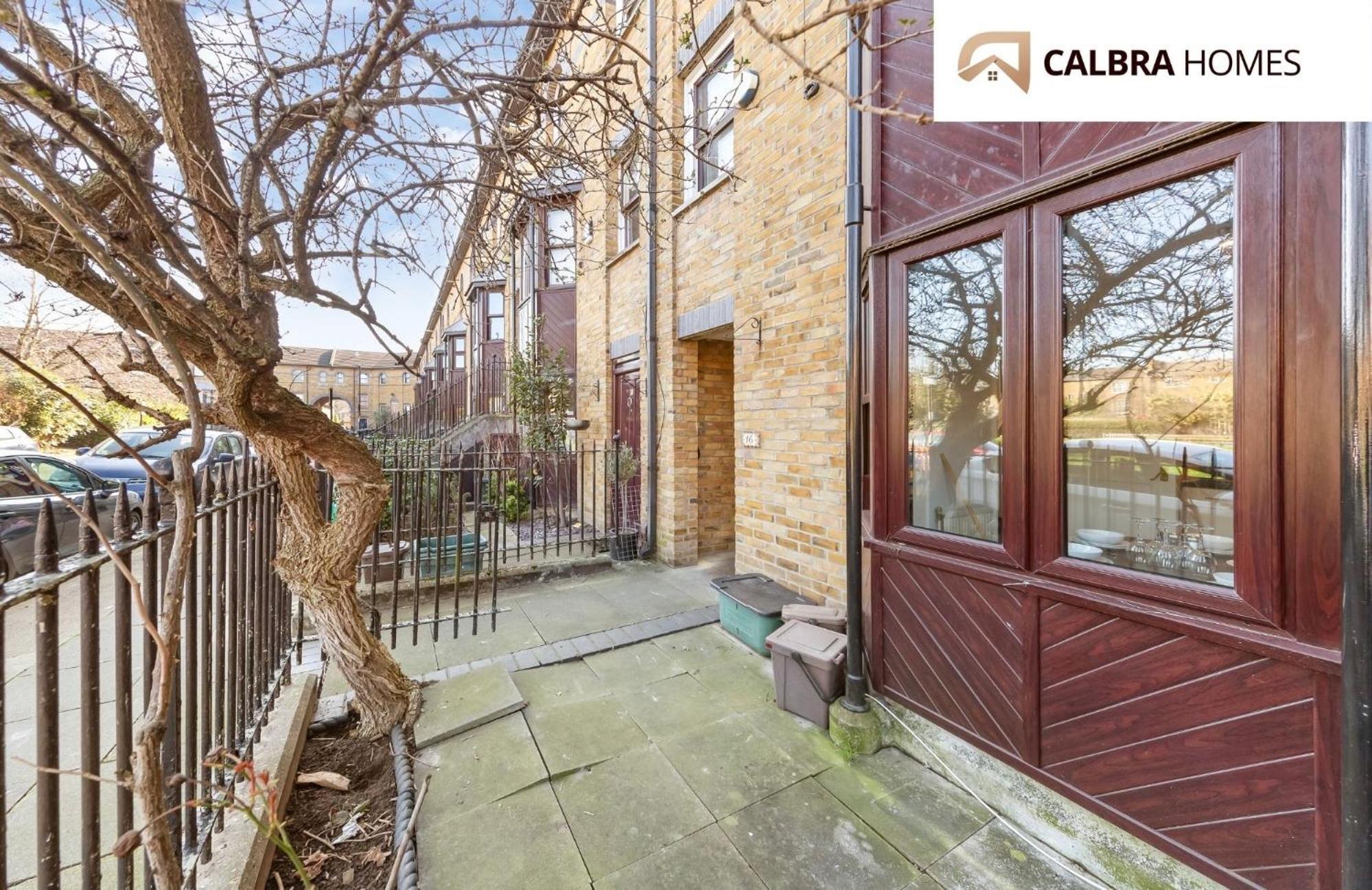 The Angel Garden Residence, A Sophisticated 3-bedroom Escape * London