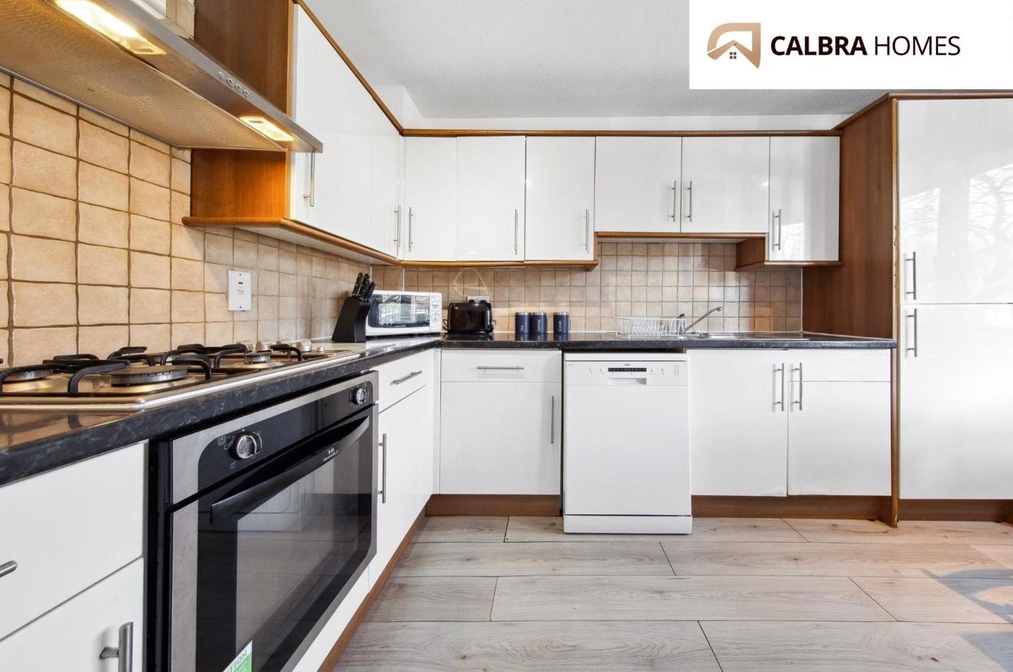 The Angel Garden Residence, A Sophisticated 3-bedroom Escape * London