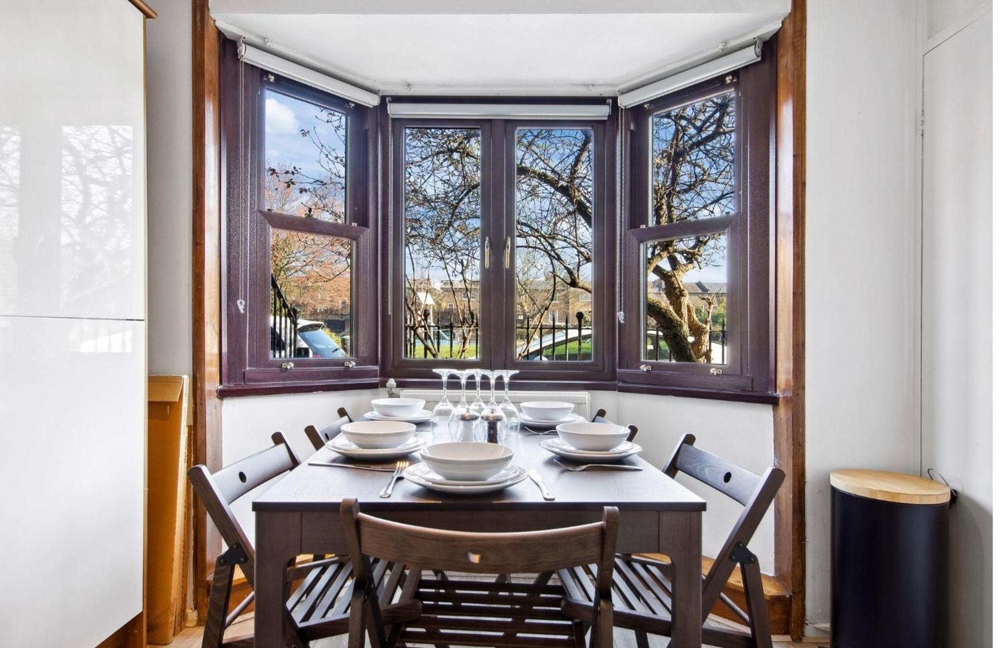 The Angel Garden Residence, A Sophisticated 3-bedroom Escape * London