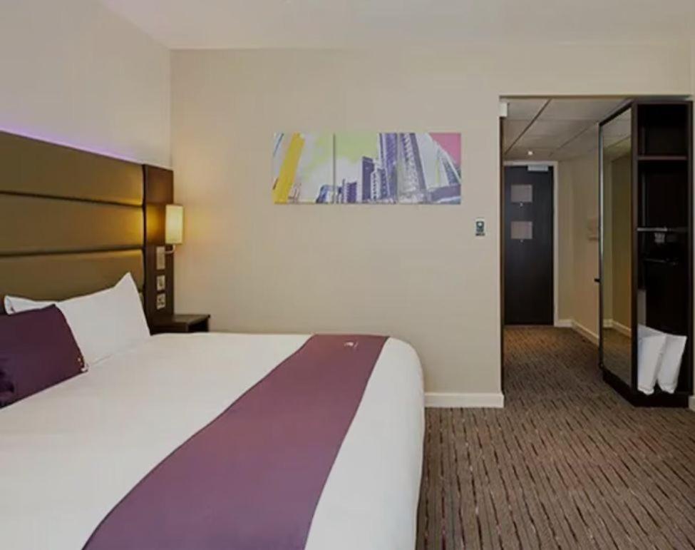 Hotel En-suite Near Woolwich Elizabeth Metro Line London