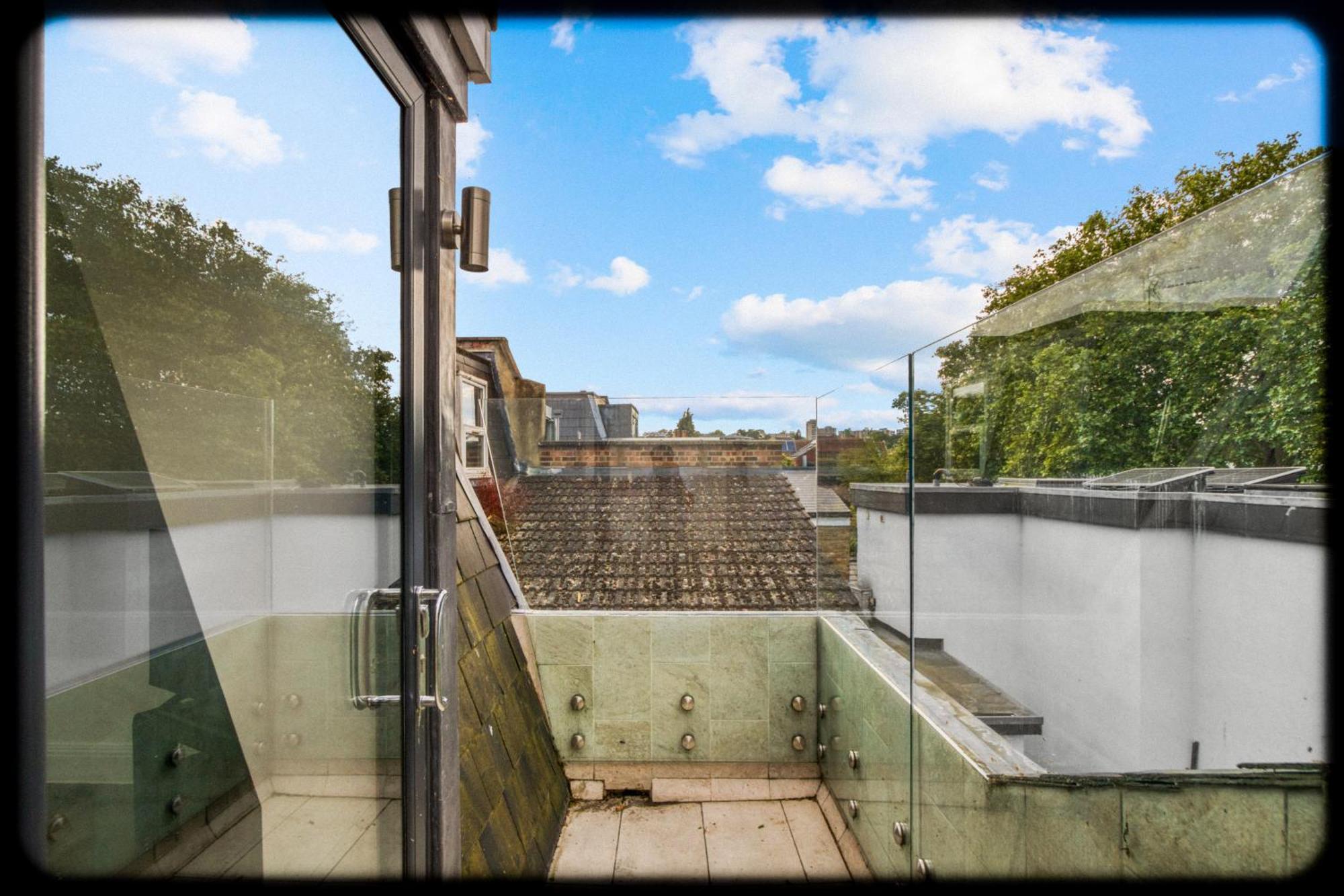 Bright & Glamorous 1br 1ba Private Balcony Apartment London