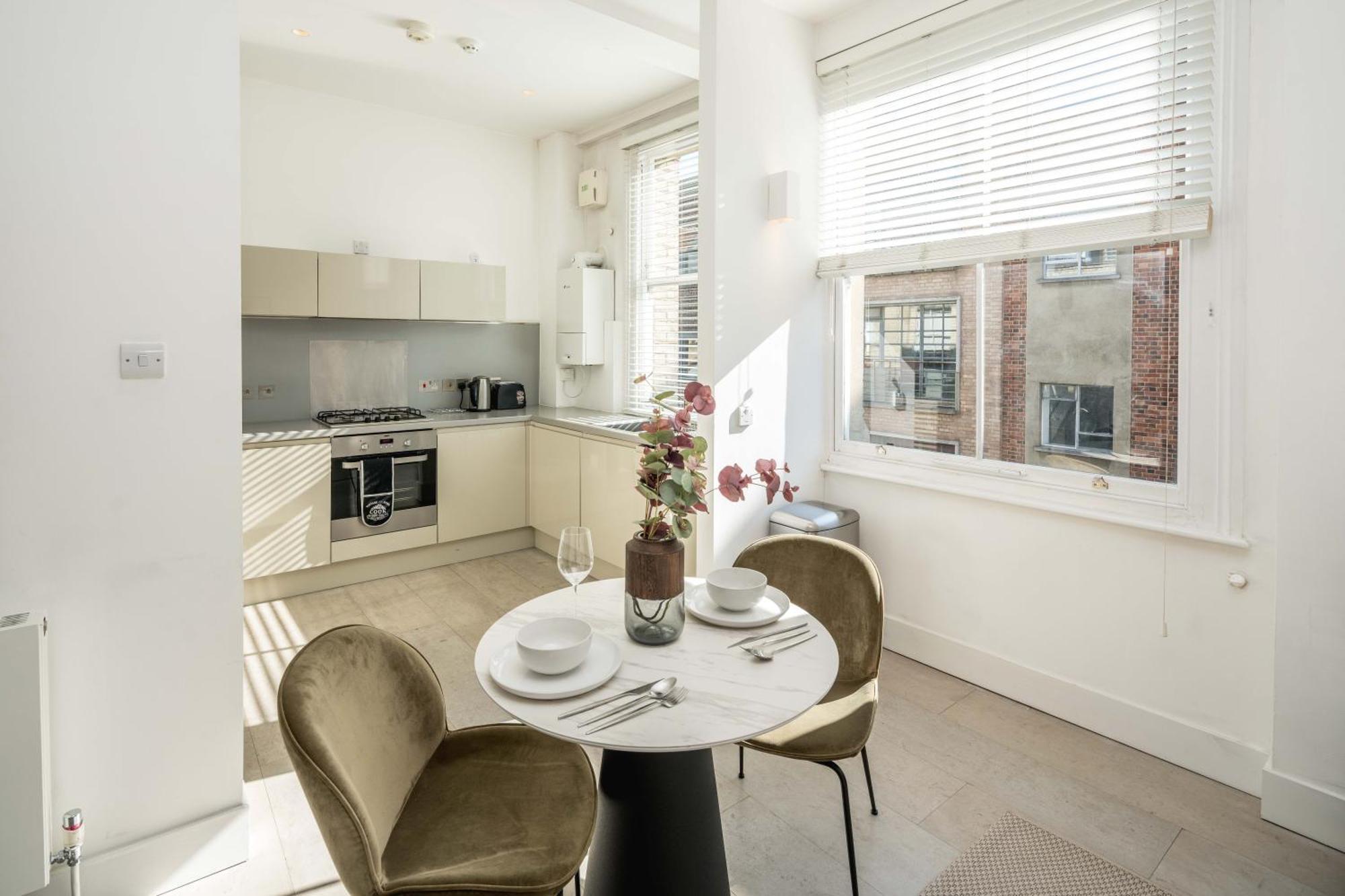 2bed Flat In Heart Of -st Paul -hatton Garden London