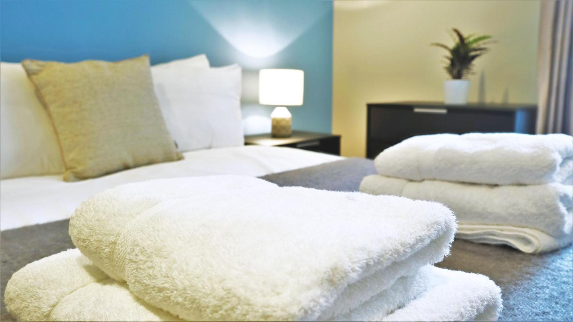 Spacious & Elegant In Southbank Near Eye London