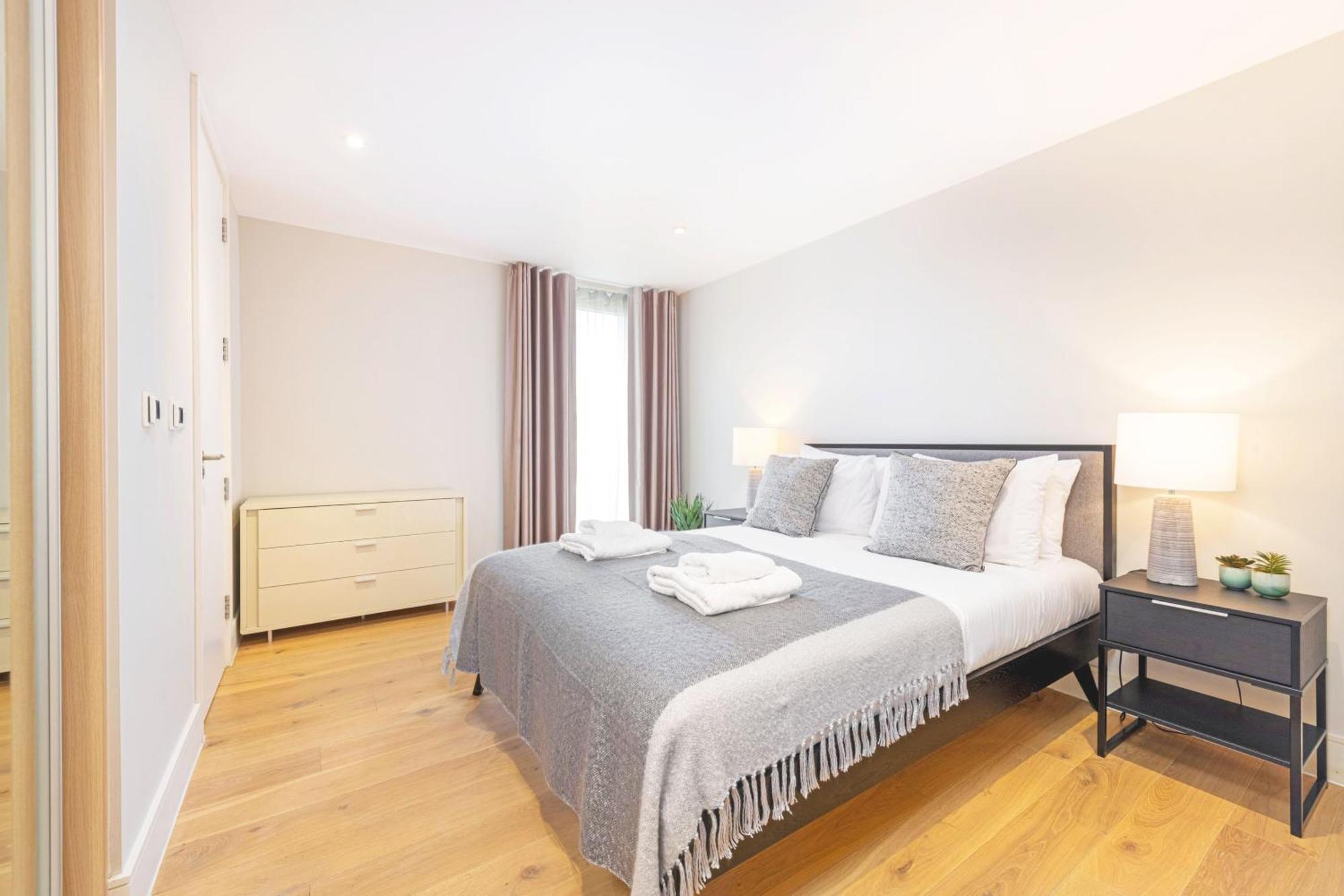 Spacious & Elegant In Southbank Near Eye * London