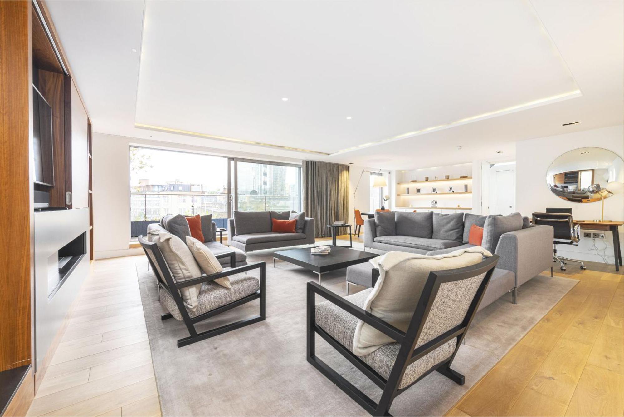 Spacious & Elegant In Southbank Near Eye London